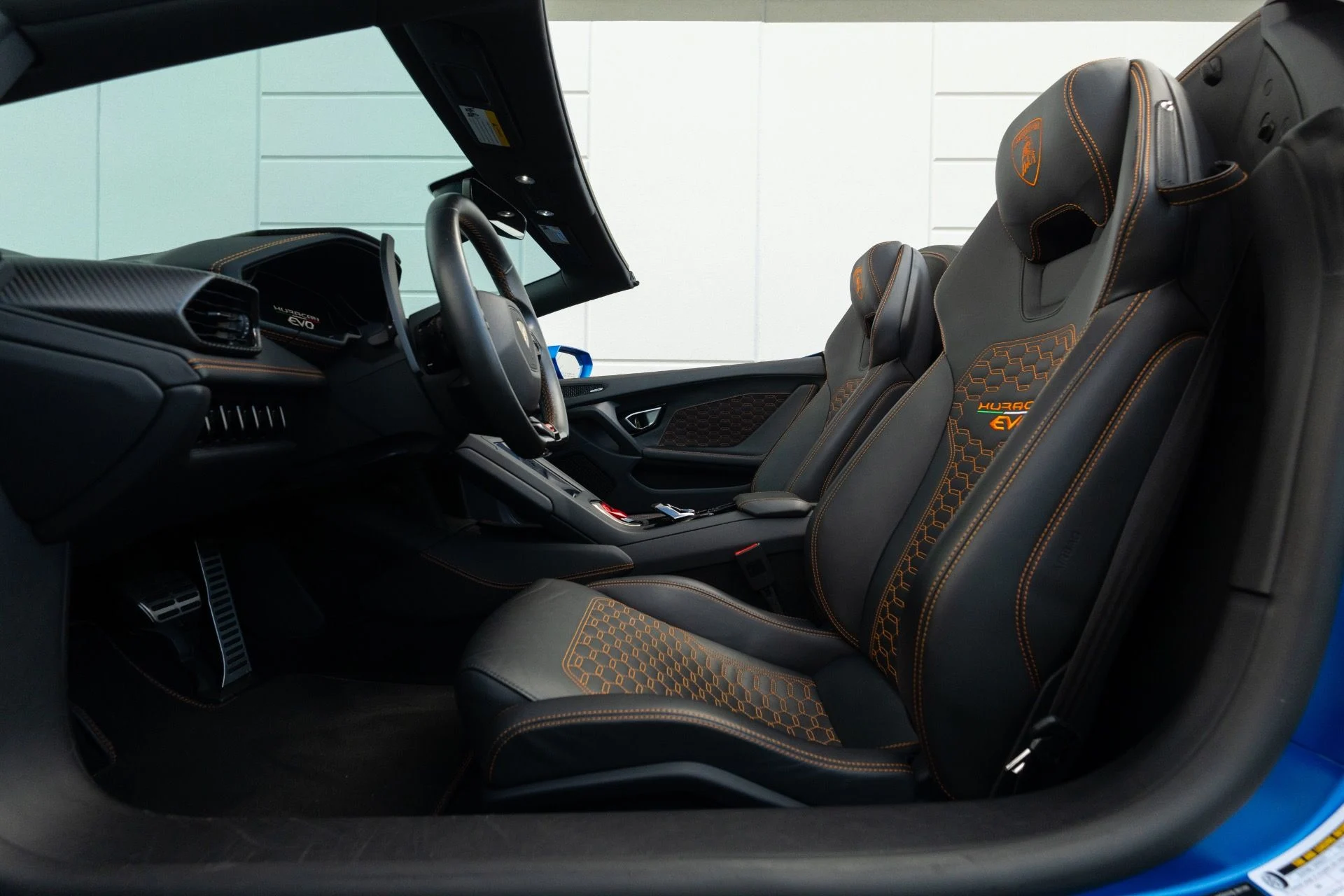 mph065_2172169274_Used_2023_Lamborghini_Huracan_EVO_Spyder_1763055563_02a08eb28f