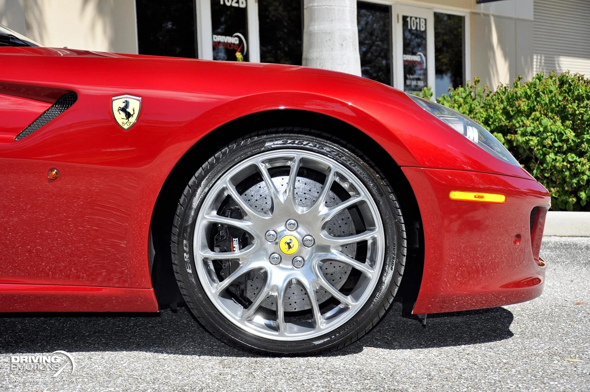 mph065_2210495152_867_p66_l_18585e39ba