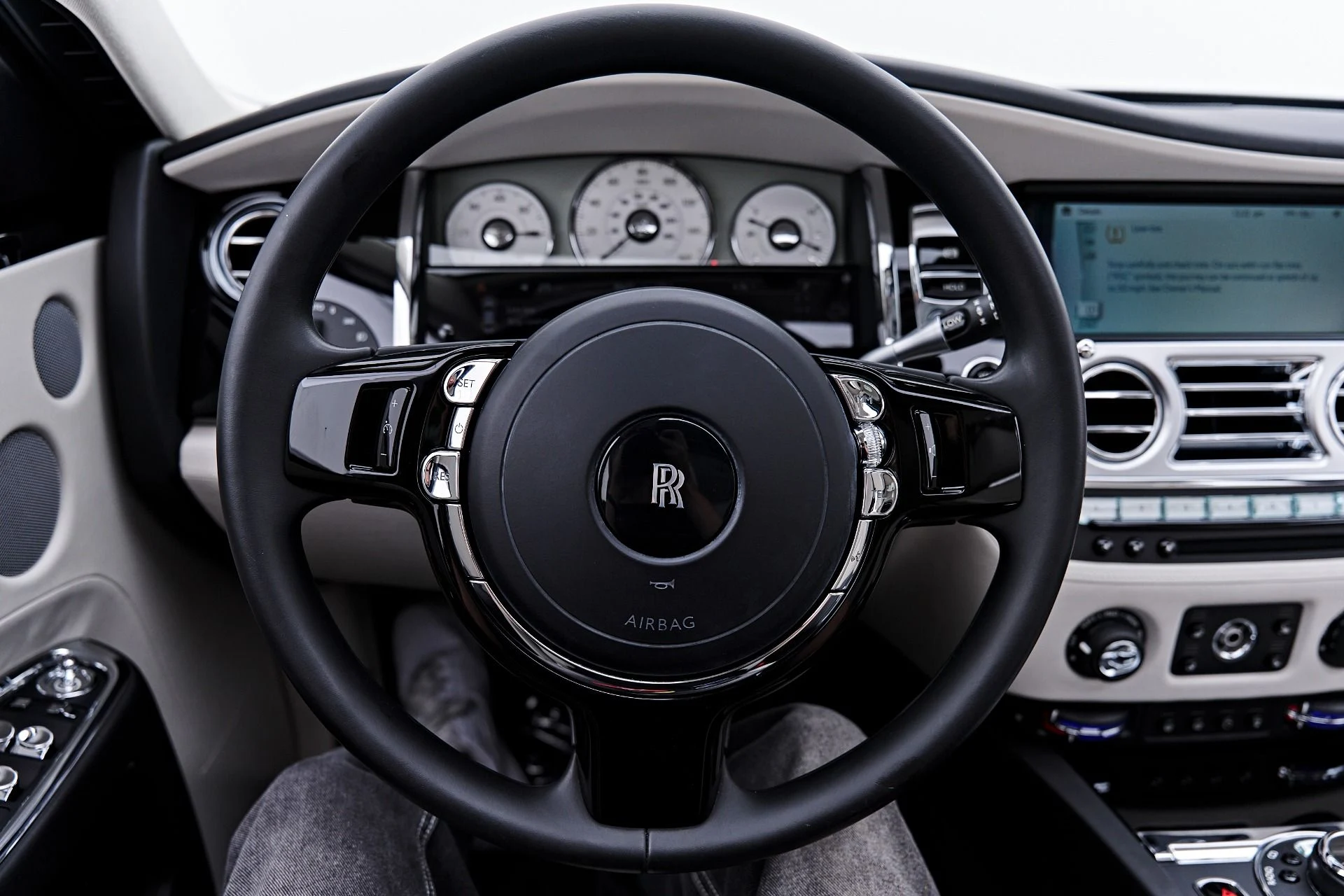 mph065_2234564185_Used_2016_Rolls_Royce_Ghost_Base_1791333056_2b6b08675a