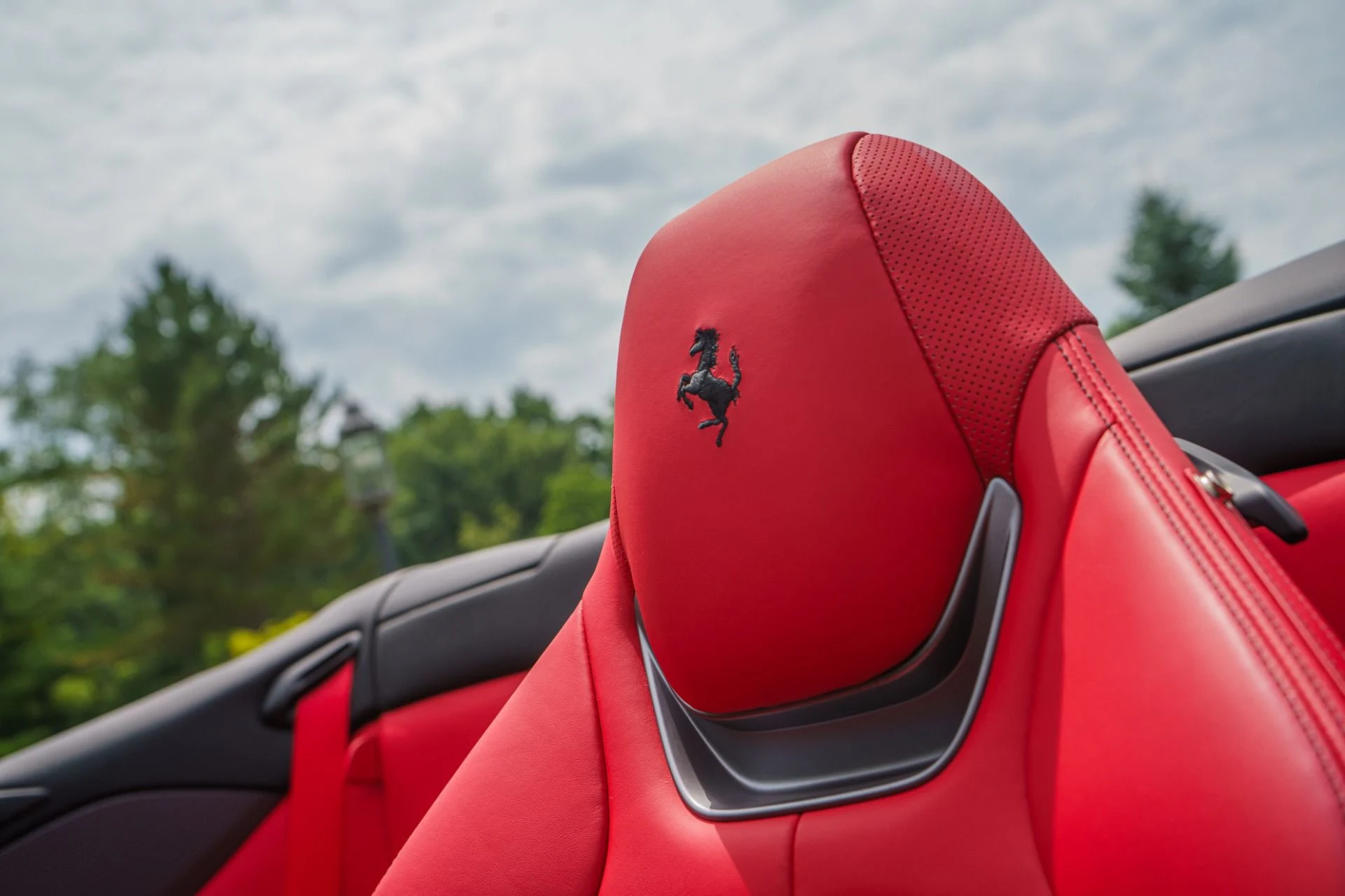 mph065_2242555336_Used_2019_Ferrari_Portofino_1783726040_8142a58235