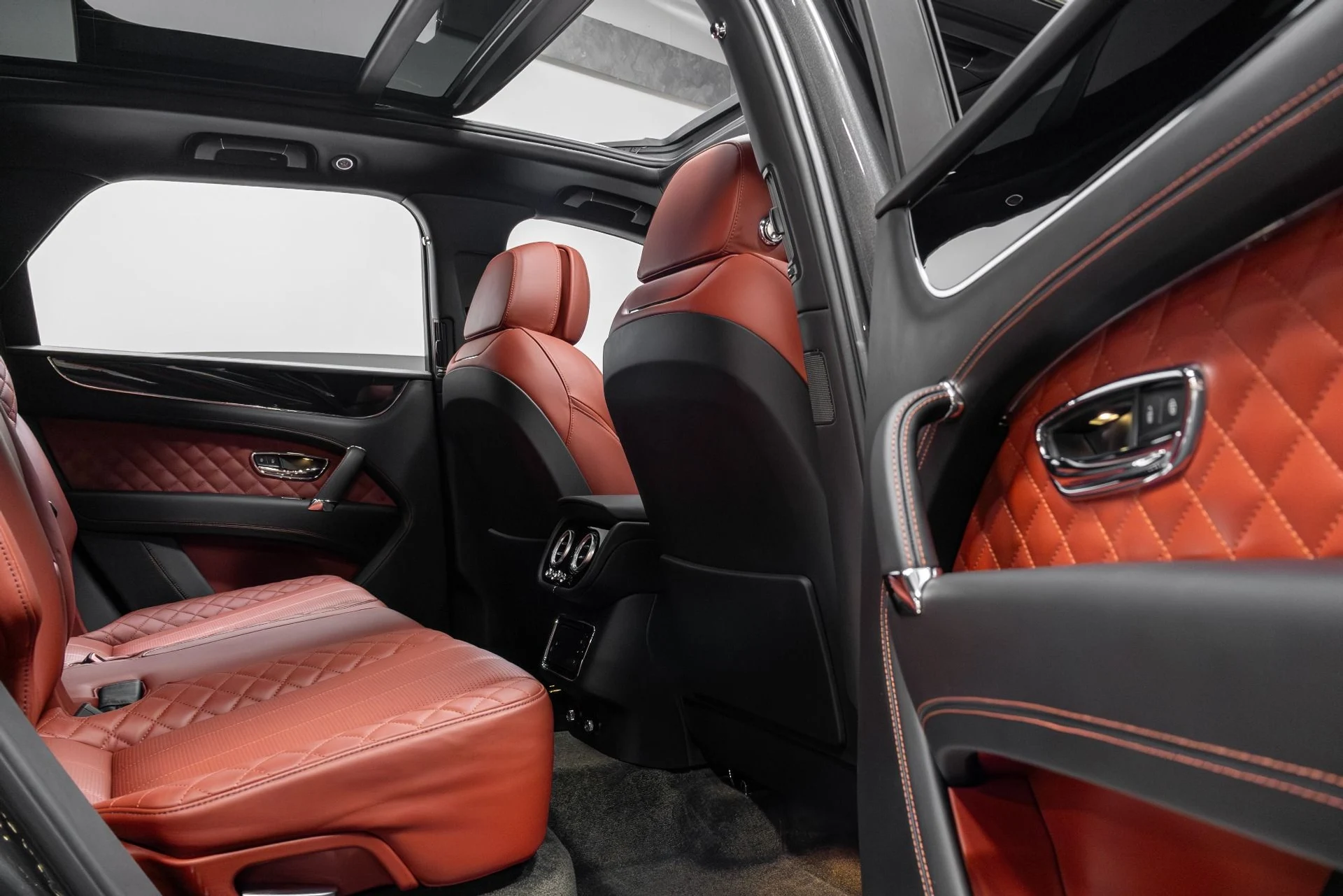 mph065_2260846624_Used_2017_Bentley_Bentayga_W12_1763489562_779f761dfc