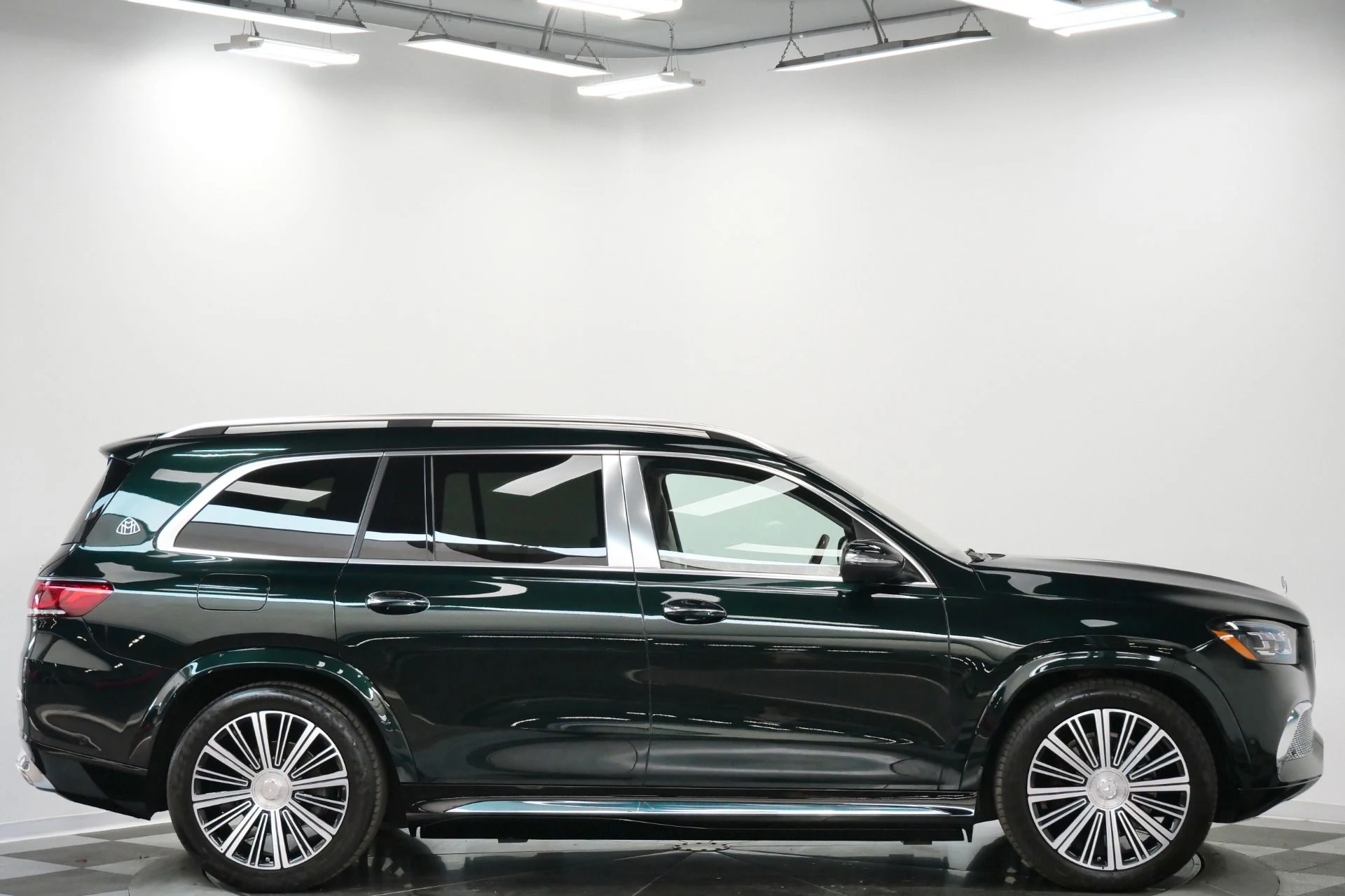 mph065_2310367202_Used_2022_Mercedes_Benz_Maybach_GLS_600_4_MATIC_Beautiful_Colors_Four_Seat_Configuration_Walnut_Trim_1776795080_2c0e826116