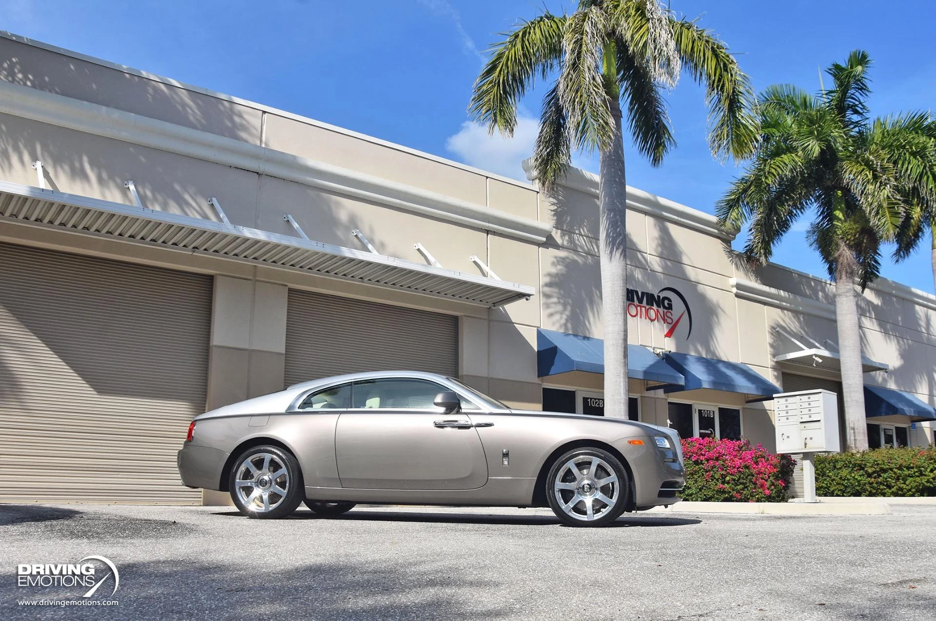 mph065_2352118431_883_p66_l_5c5e2623cb