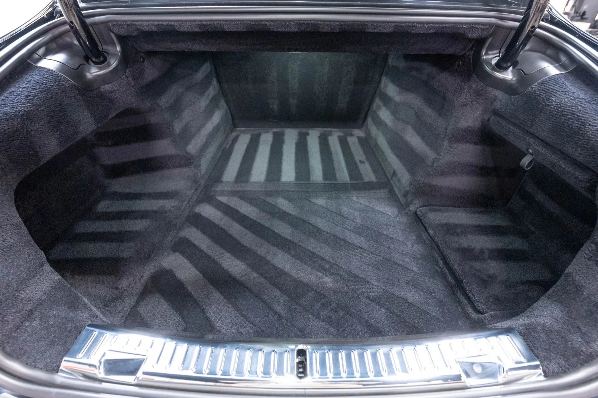 mph065_2430621200_Used_2024_Rolls_Royce_Phantom_1786998181_f5ba11af5d