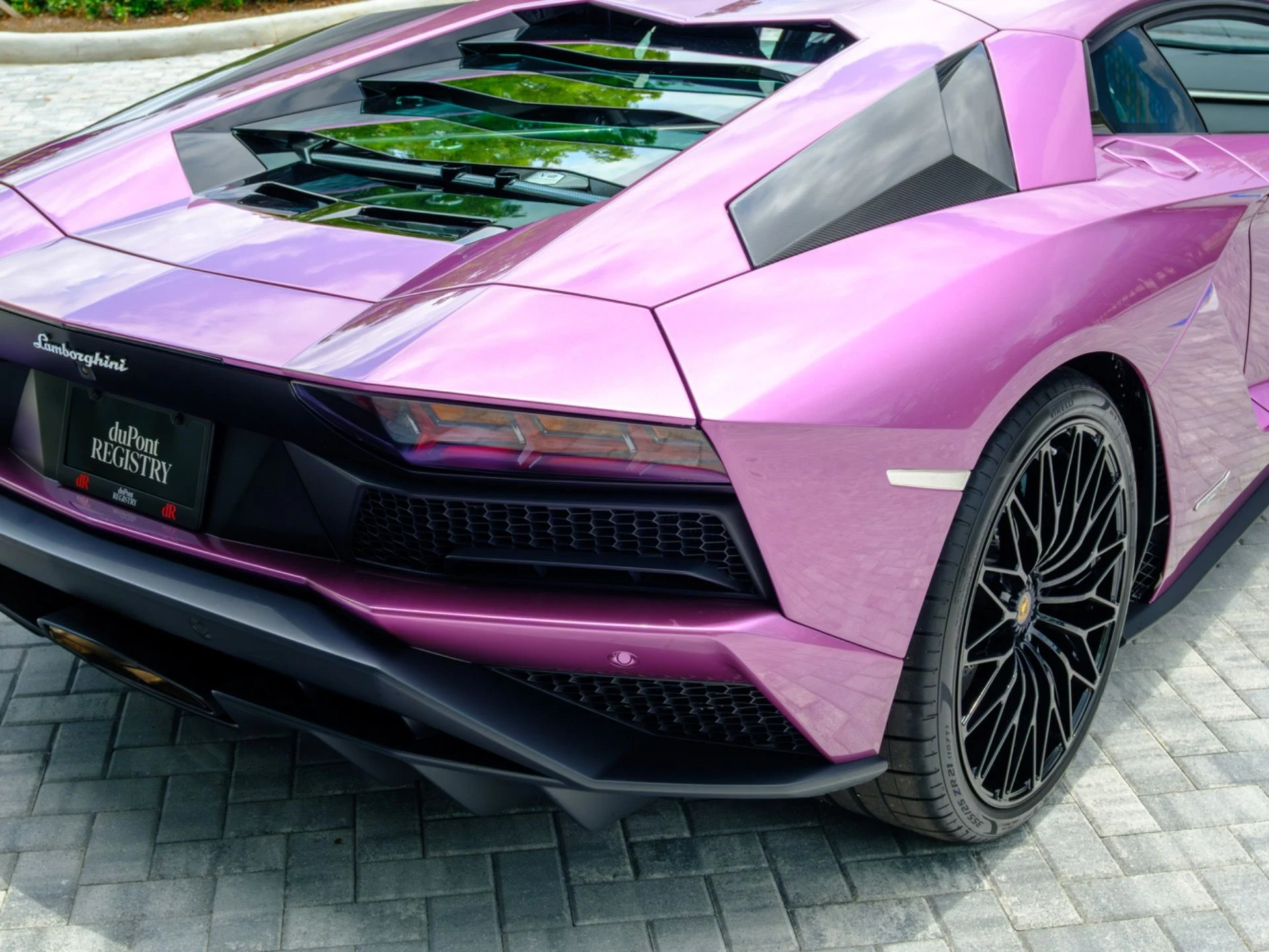 mph065_2444869959_Used_2018_Lamborghini_Aventador_S_1778520653_3c57ceea1d