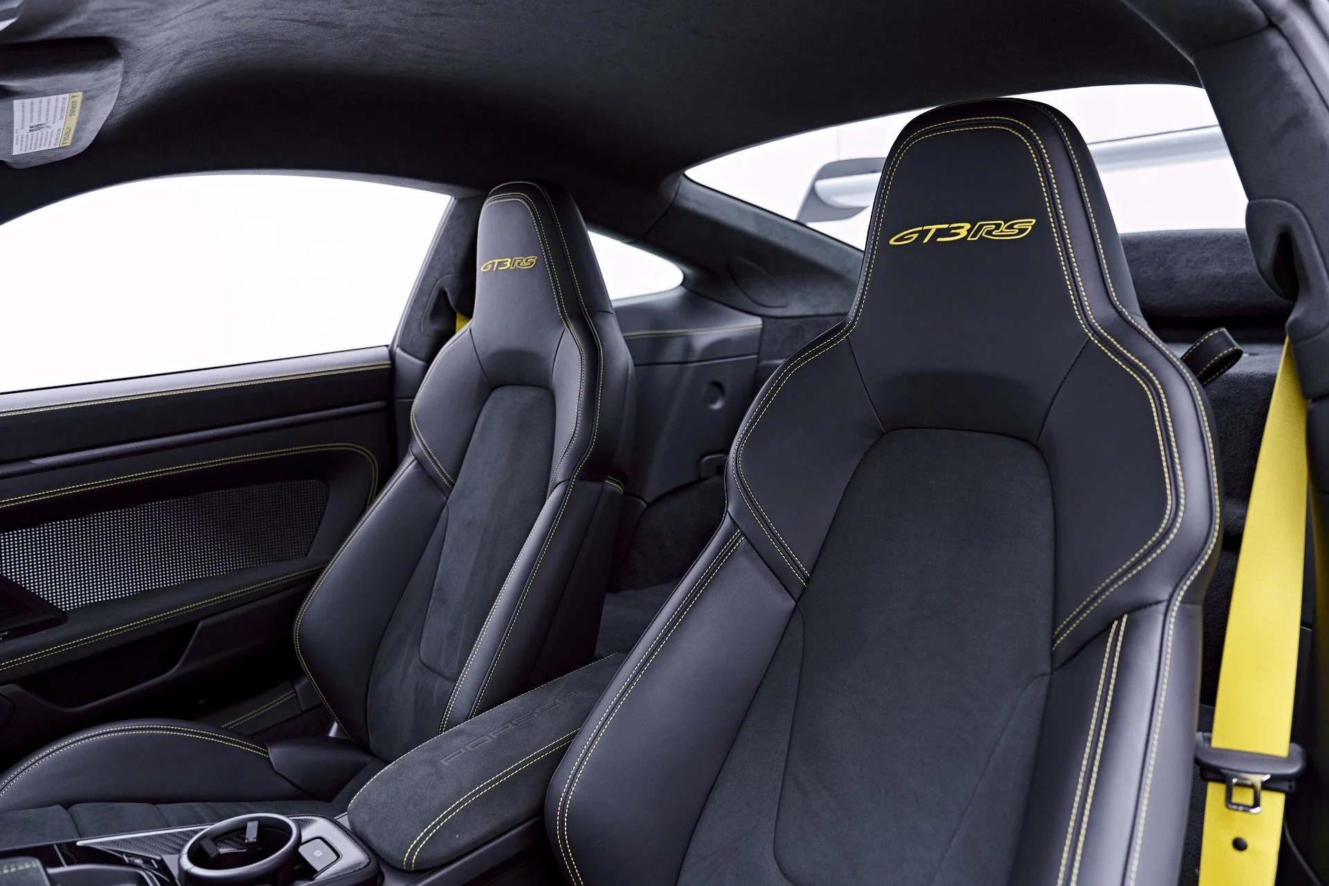 mph065_2448374434_Used_2025_Porsche_911_GT_3_RS_1781833744_d02bde243a