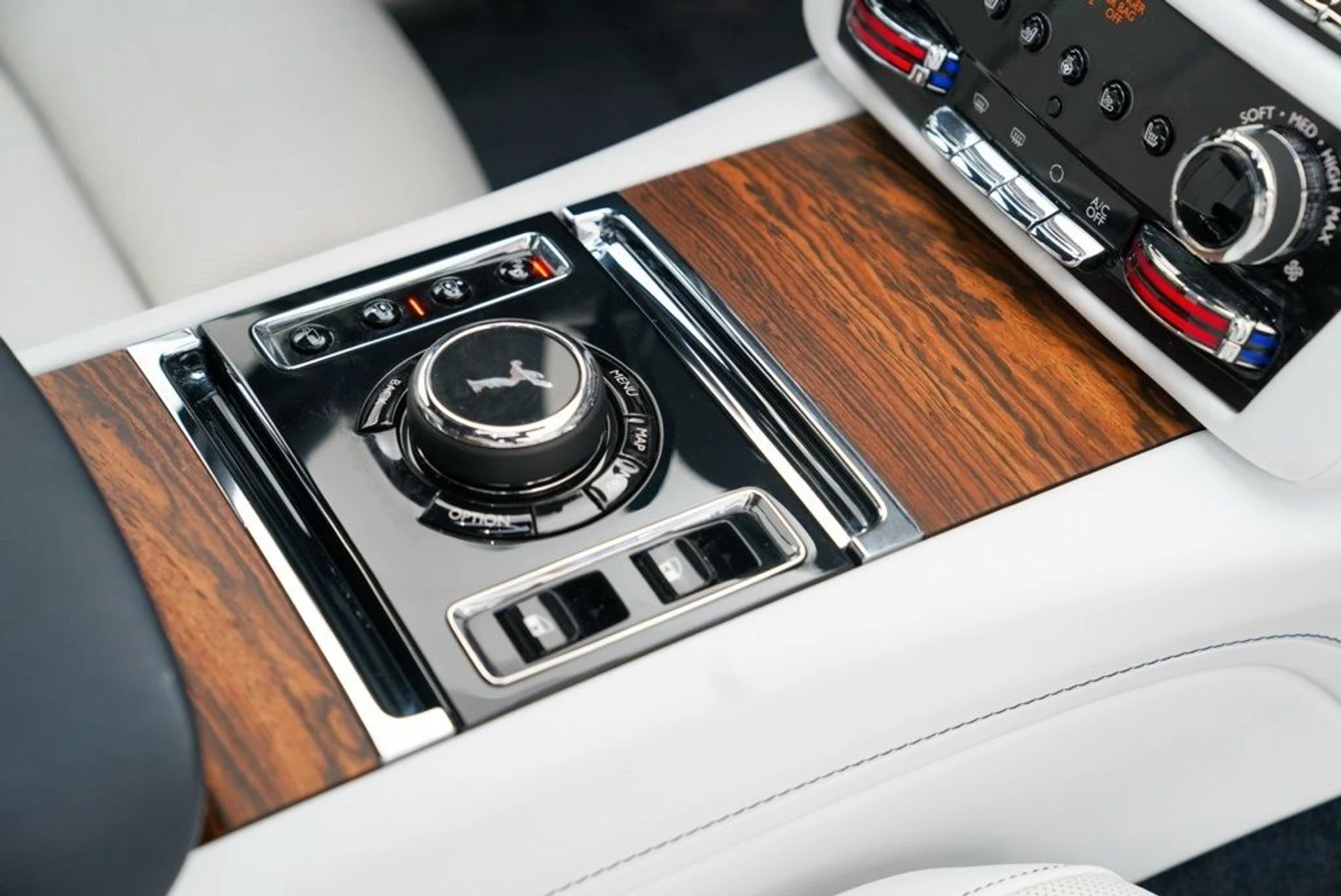 mph065_2507399842_kzhcnx81kyw1e6n8hf86slcokbkj_c107da4fd7