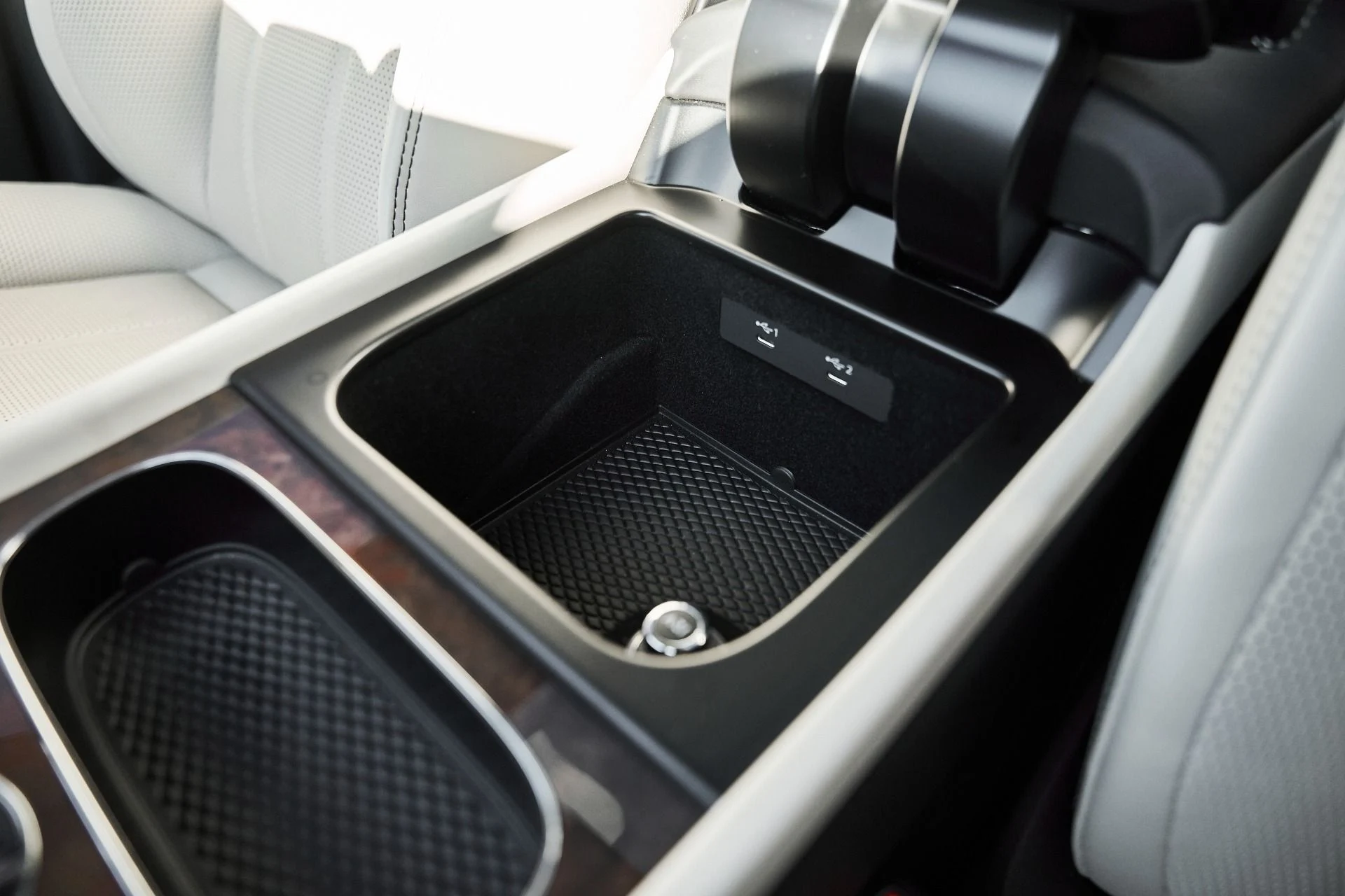 mph065_2530037581_Used_2023_Bentley_Bentayga_EWB_Azure_1773968909_1857d85c9d