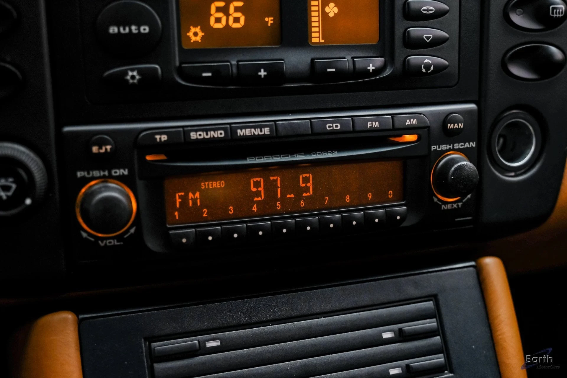 mph065_2545902331_835d4e92c903190b97a570a51cddb845x_92af73db06