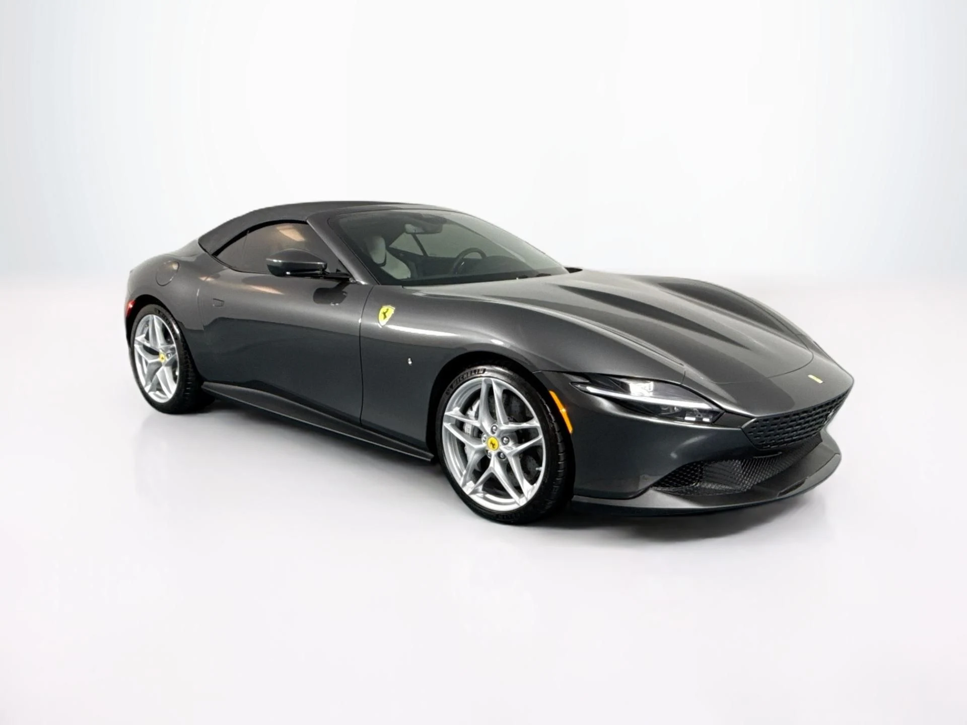 mph065_2605927799_Used_2025_Ferrari_Roma_Spider_1783621690_5d8d05087c