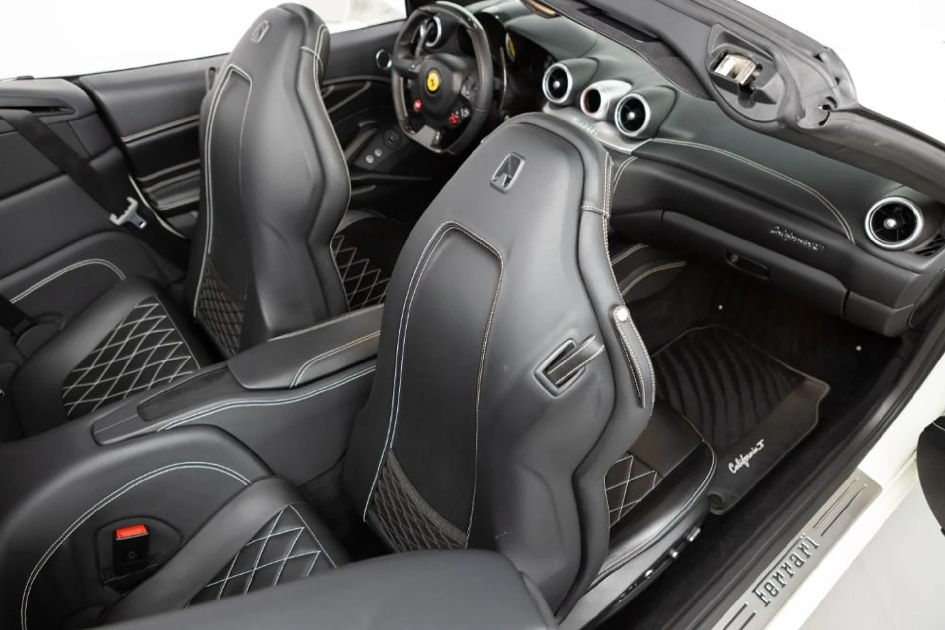 mph065_2607975473_Used_2016_Ferrari_California_T_1e78cee350