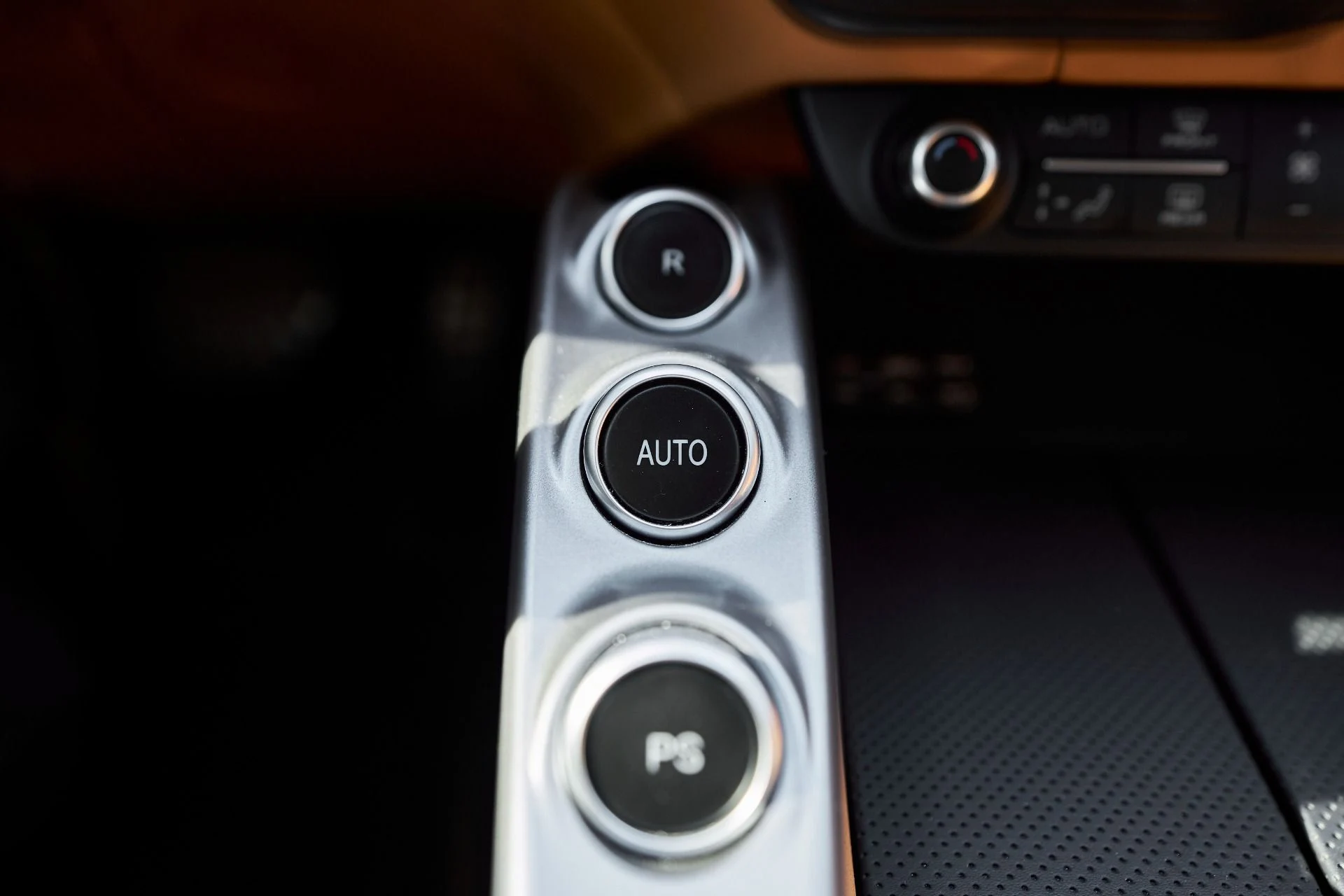 mph065_2611672470_Used_2018_Ferrari_GTC_4_Lusso_V12_1764210244_c31fa06f48