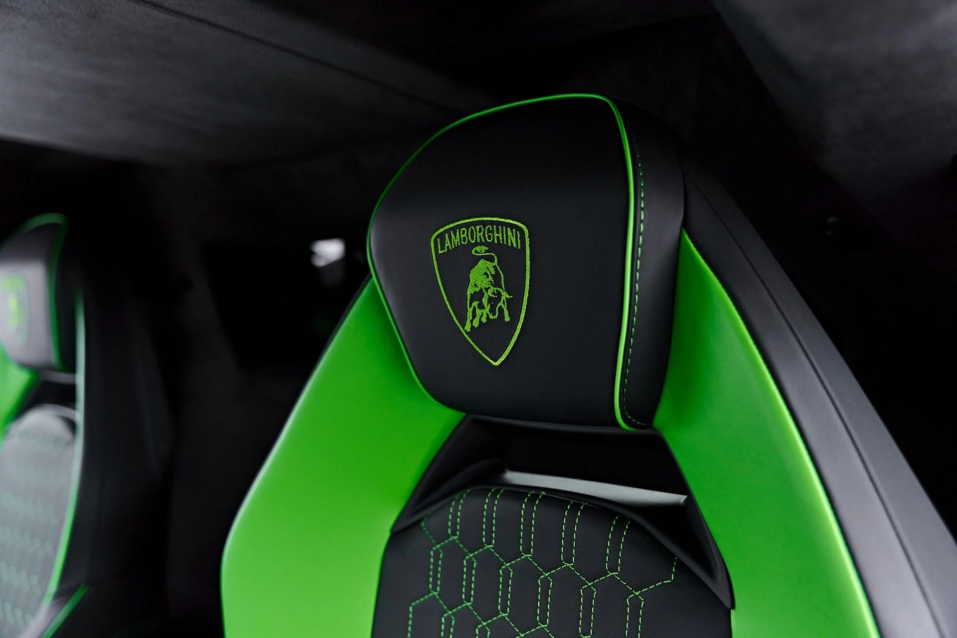 mph065_2616133581_Used_2025_Lamborghini_Revuelto_Base_1785289427_2ab160856b