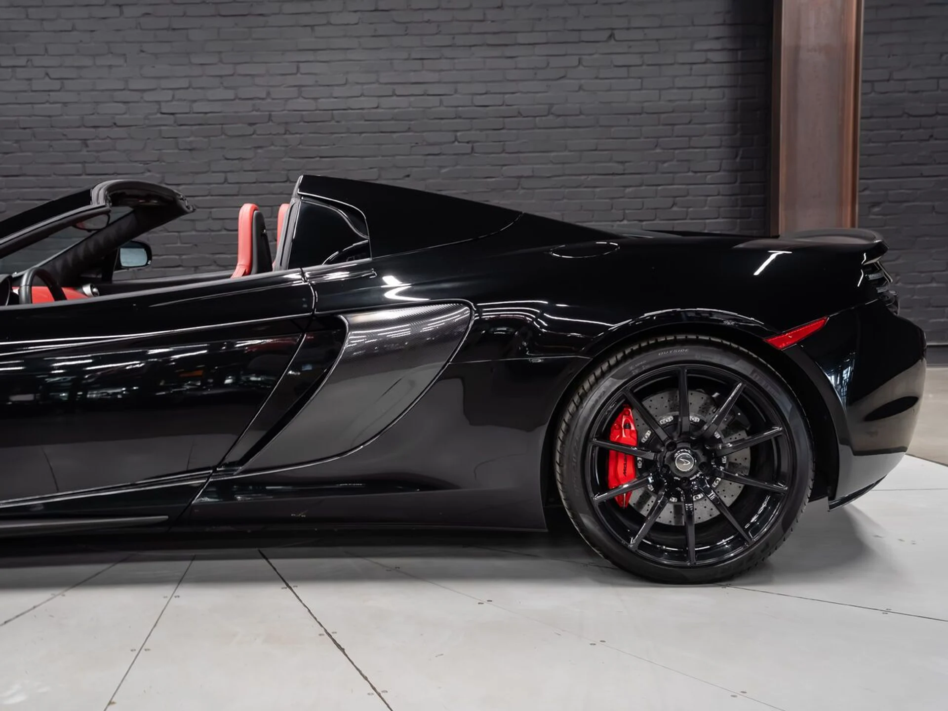 mph065_2678456095_mclaren_650s_2015_9285a51721