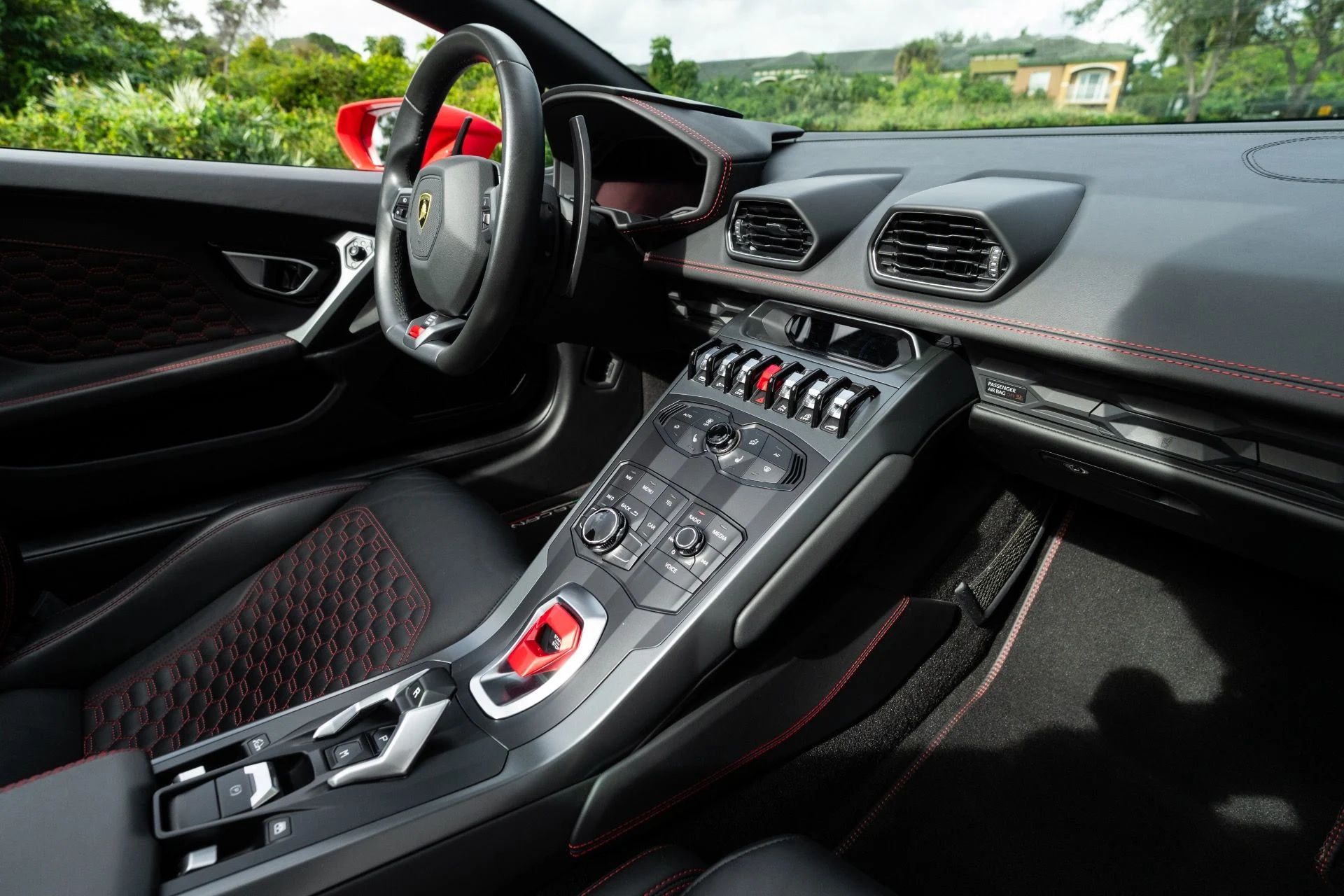 mph065_2692119836_Used_2018_Lamborghini_Huracan_LP_580_2_Spyder_1766443608_b6b01a95e6