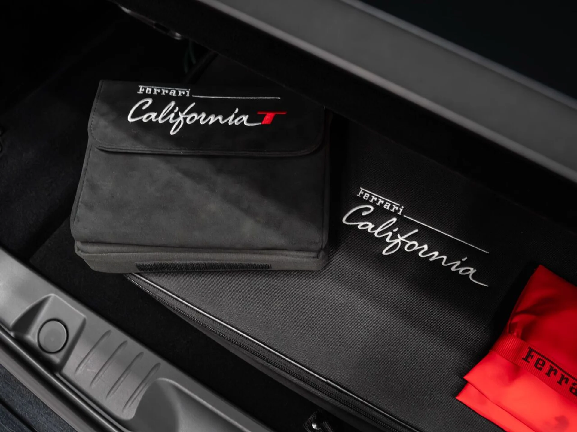 mph065_2695761637_ferrari_california_2015_ee7859c12e
