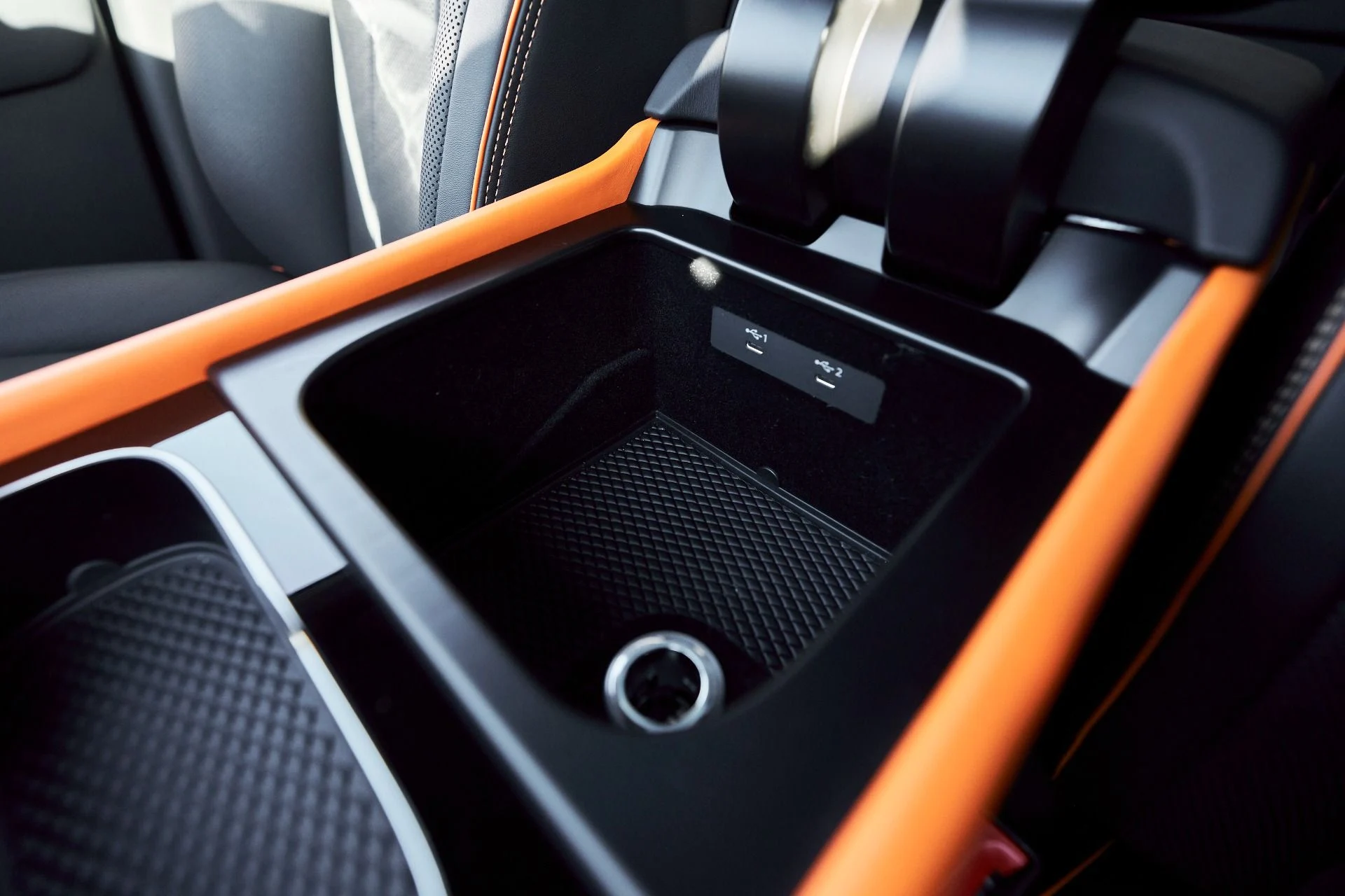 mph065_2712850762_Used_2025_Bentley_Bentayga_S_Black_Edition_1764904273_4e538d8a96