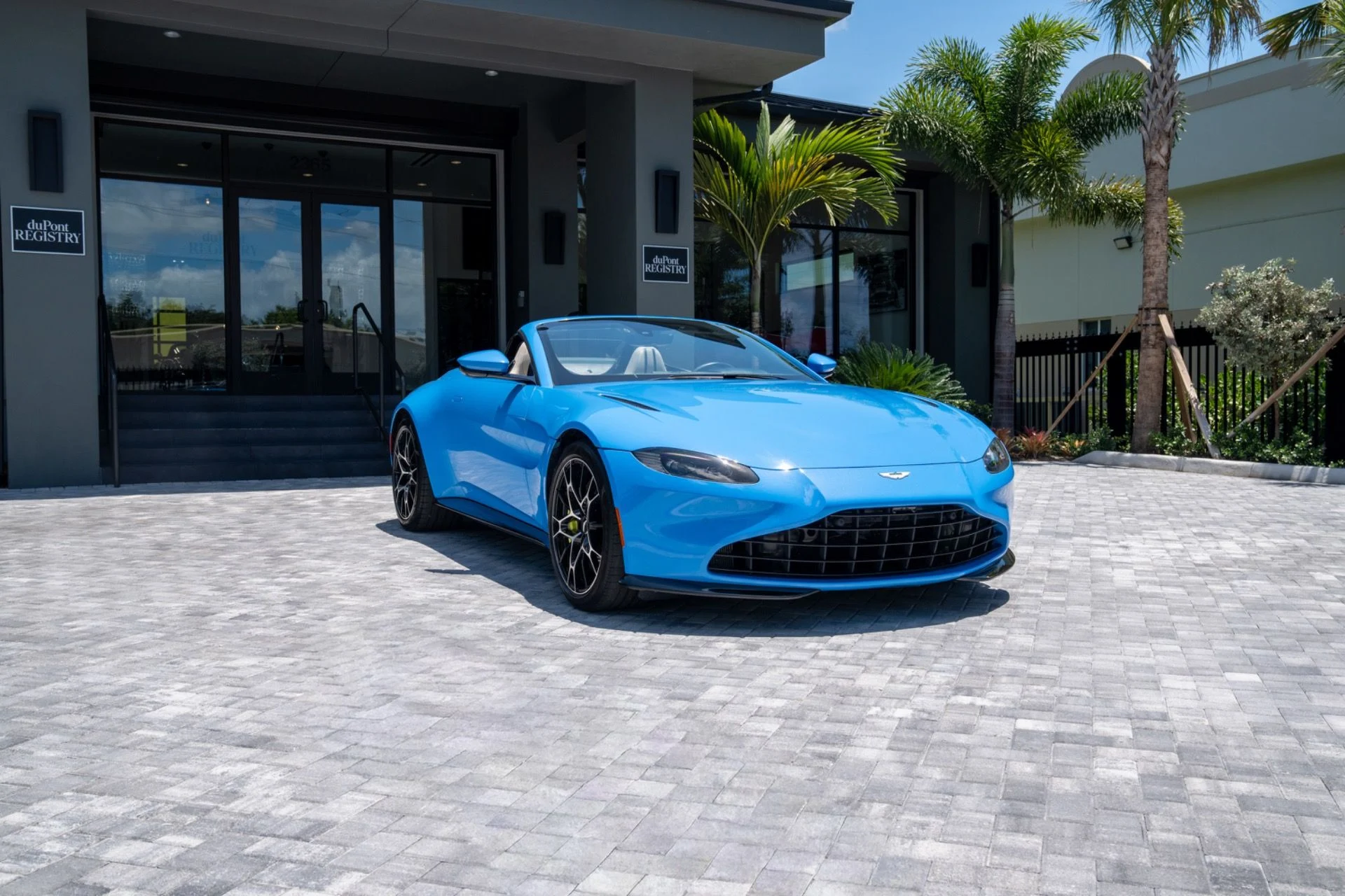mph065_2714943490_Used_2021_Aston_Martin_Vantage_1781043654_3bf4f0fe5c