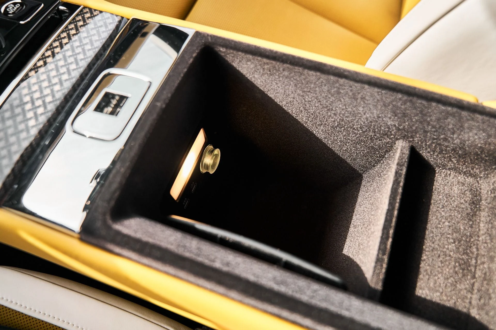 mph065_2725538148_Used_2026_Rolls_Royce_Cullinan_Black_Badge_1776556104_ee8a86317b