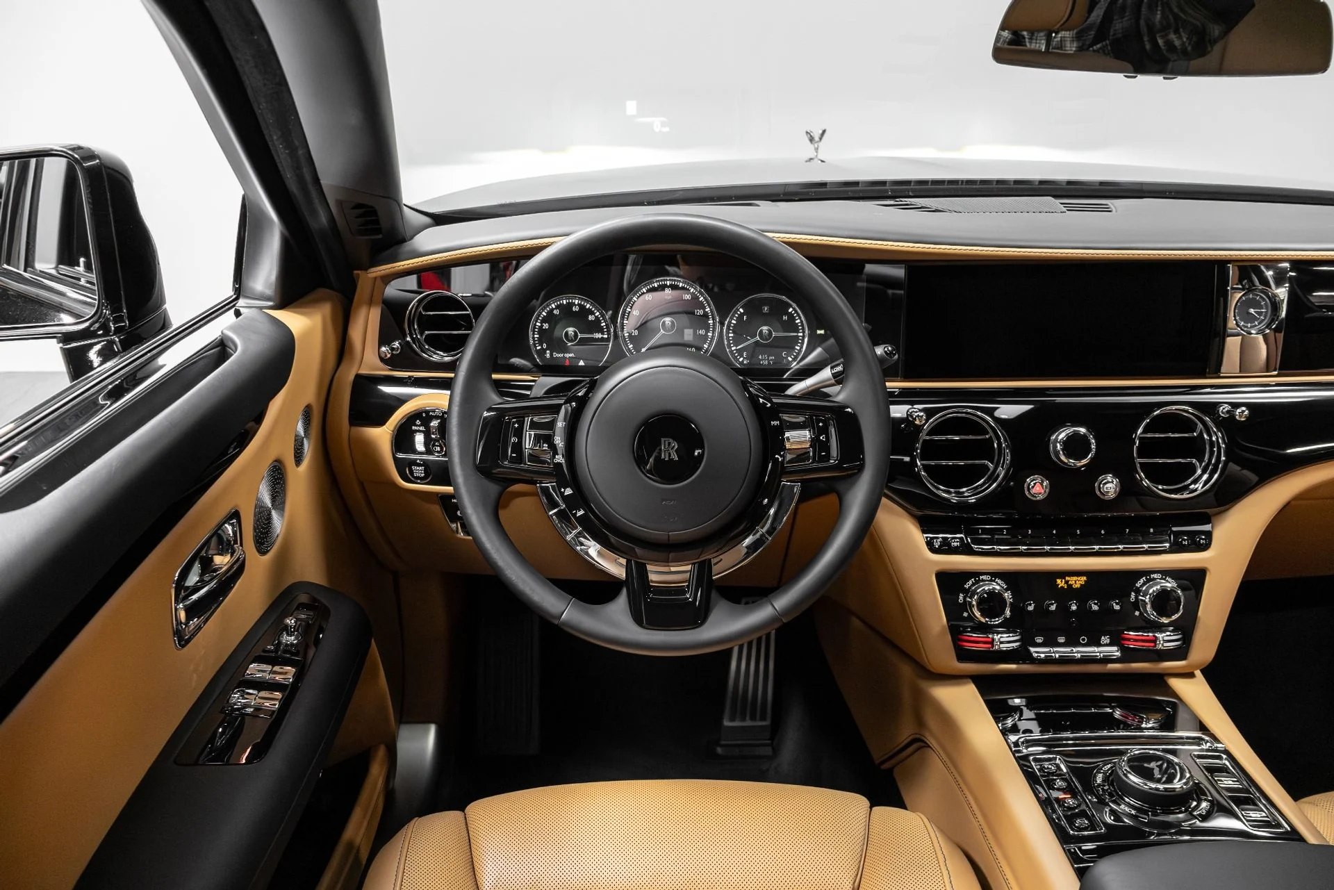 mph065_2740436654_Used_2022_Rolls_Royce_Ghost_1767138760_1ad3ae33d5