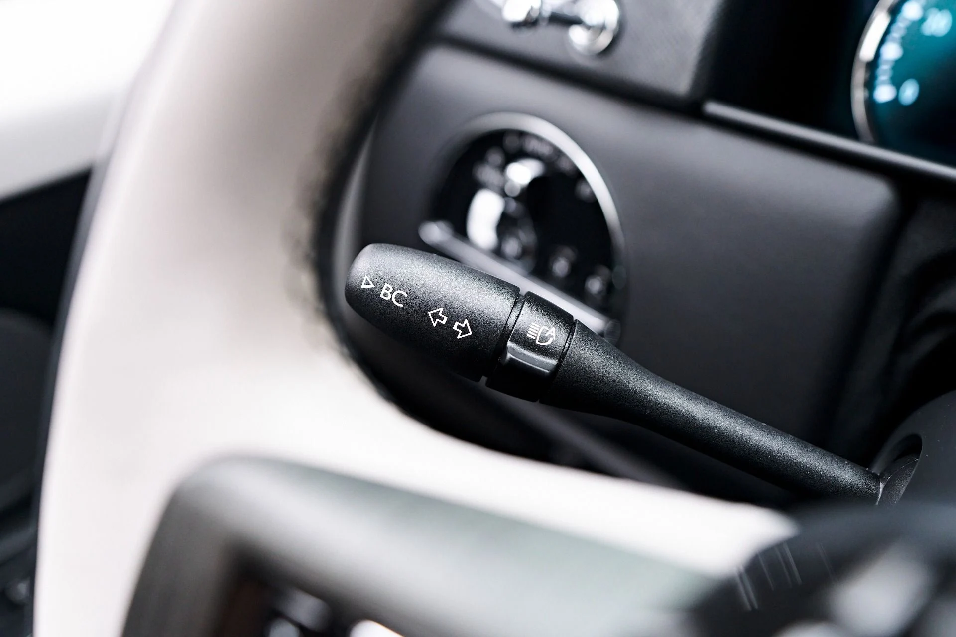 mph065_2784824411_Used_2023_Rolls_Royce_Cullinan_Base_1756252121_42460685e5