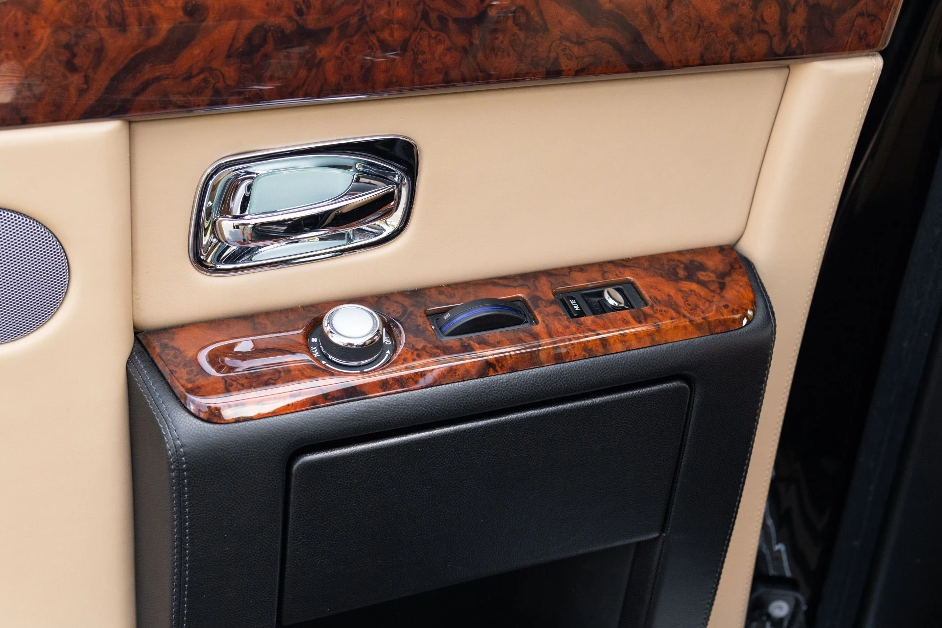 mph065_2804520706_Used_2015_Rolls_Royce_Phantom_1779983365_e39026849a