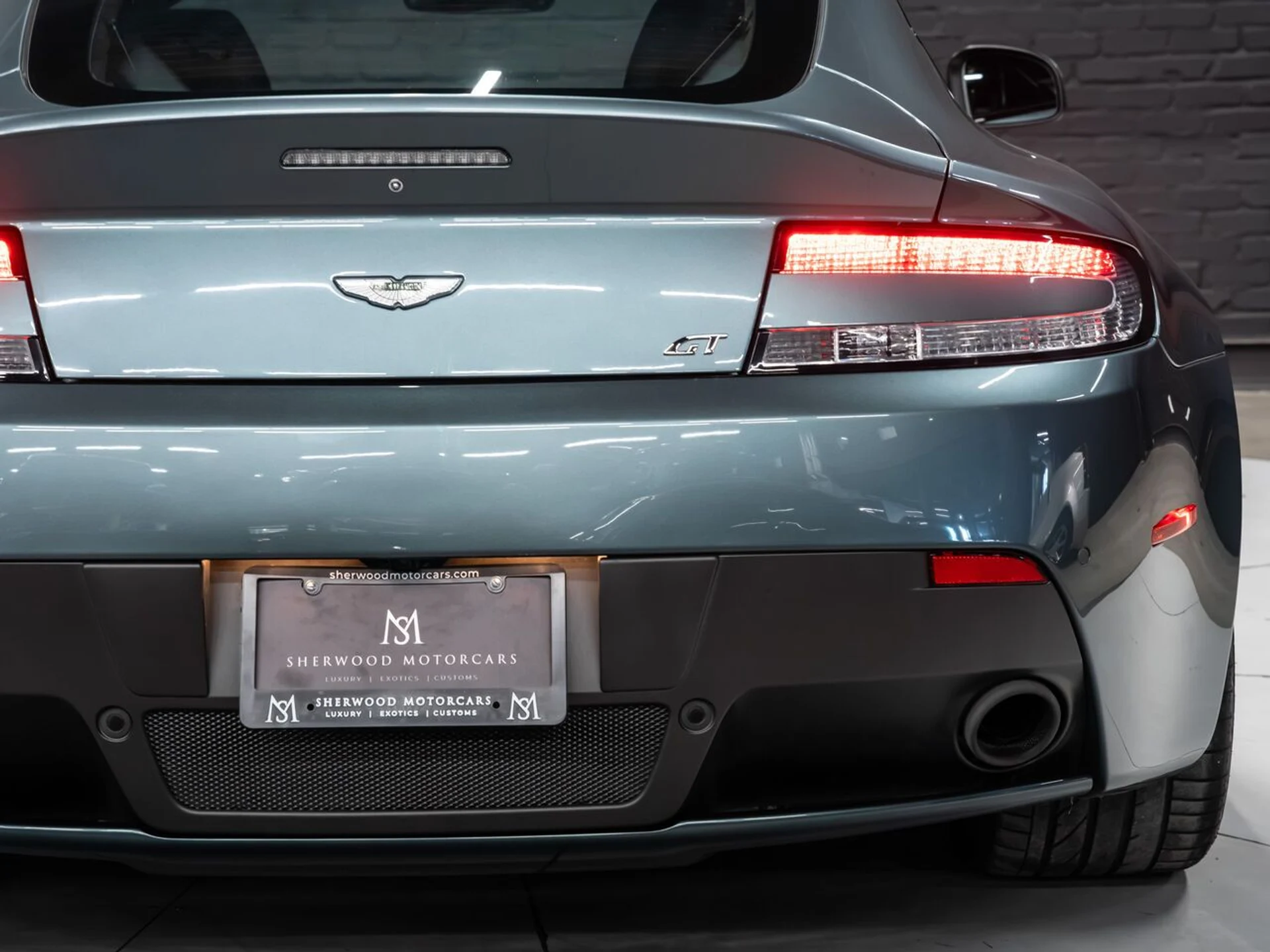 mph065_2806598912_aston_martin_v8_vantage_2015_cdb3221783
