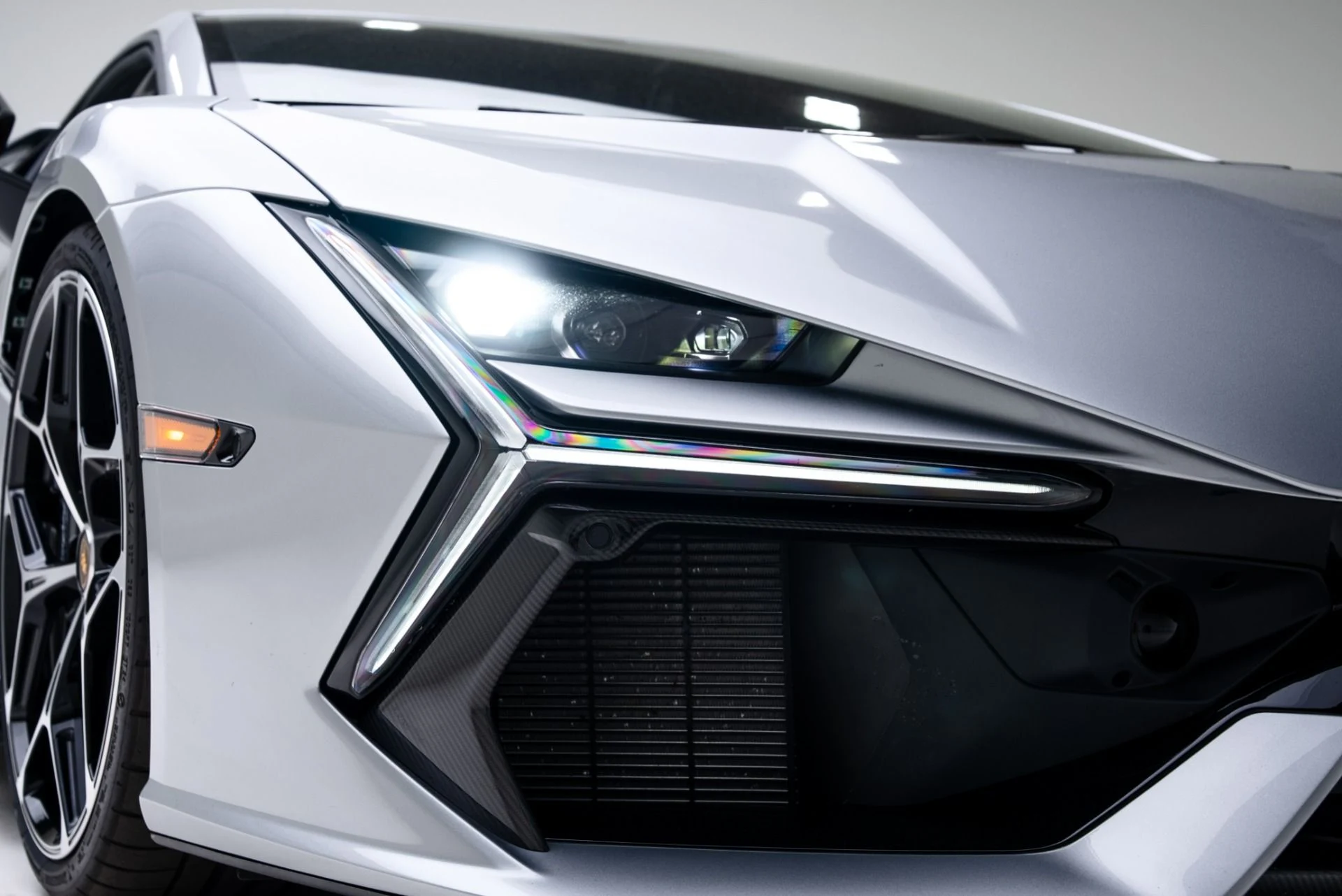 mph065_2859925952_Used_2025_Lamborghini_Revuelto_1770663068_9949a3a815