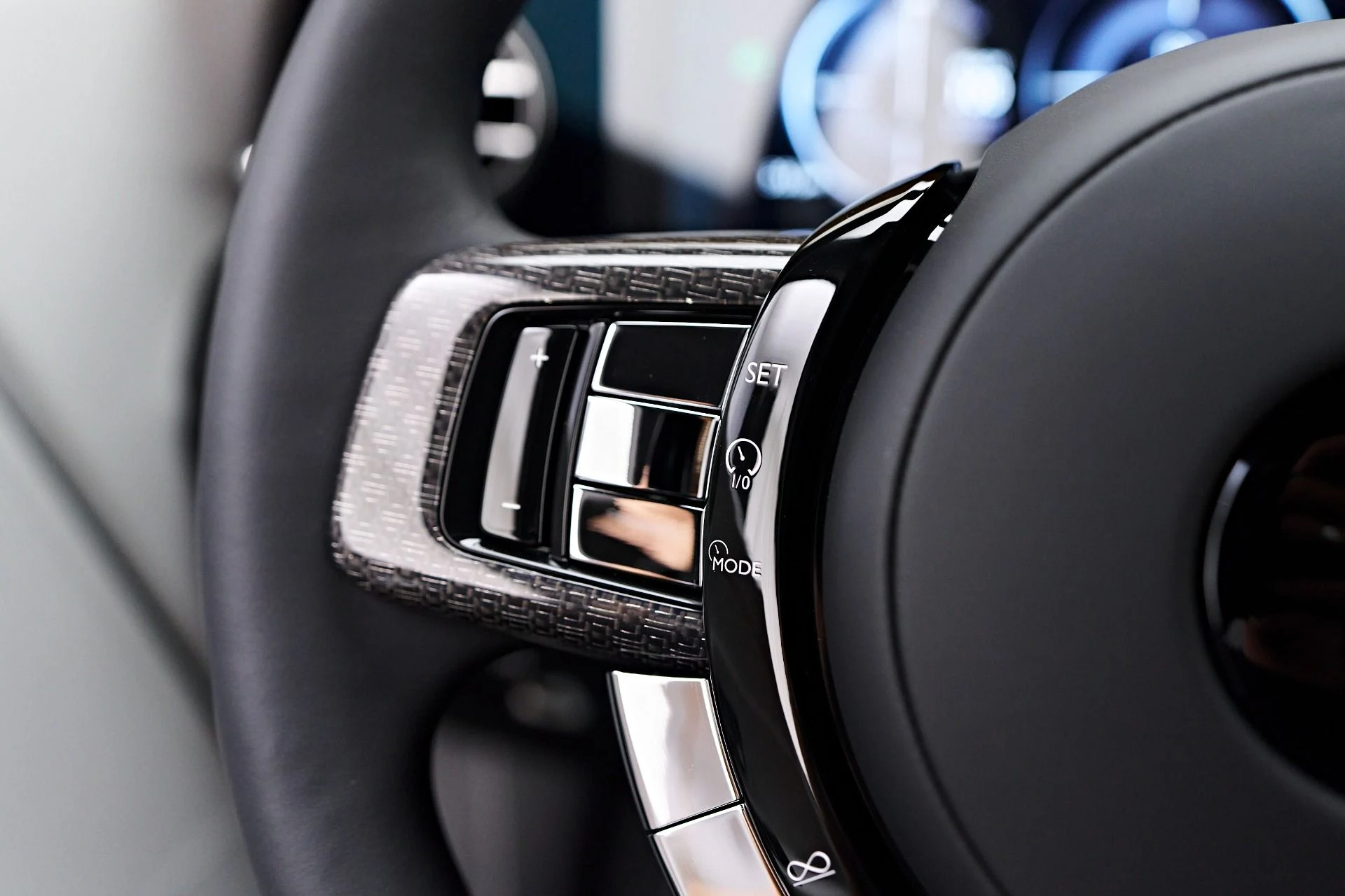 mph065_2865210916_Used_2025_Rolls_Royce_Spectre_Black_Badge_1753213338_889007ad05