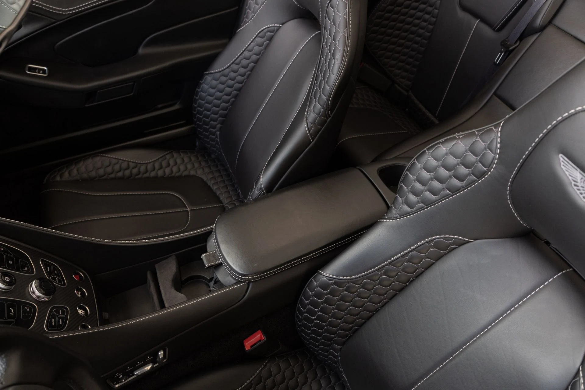 mph065_2881336492_Used_2015_Aston_Martin_Vanquish_Volante_1776978035_24b6341f46