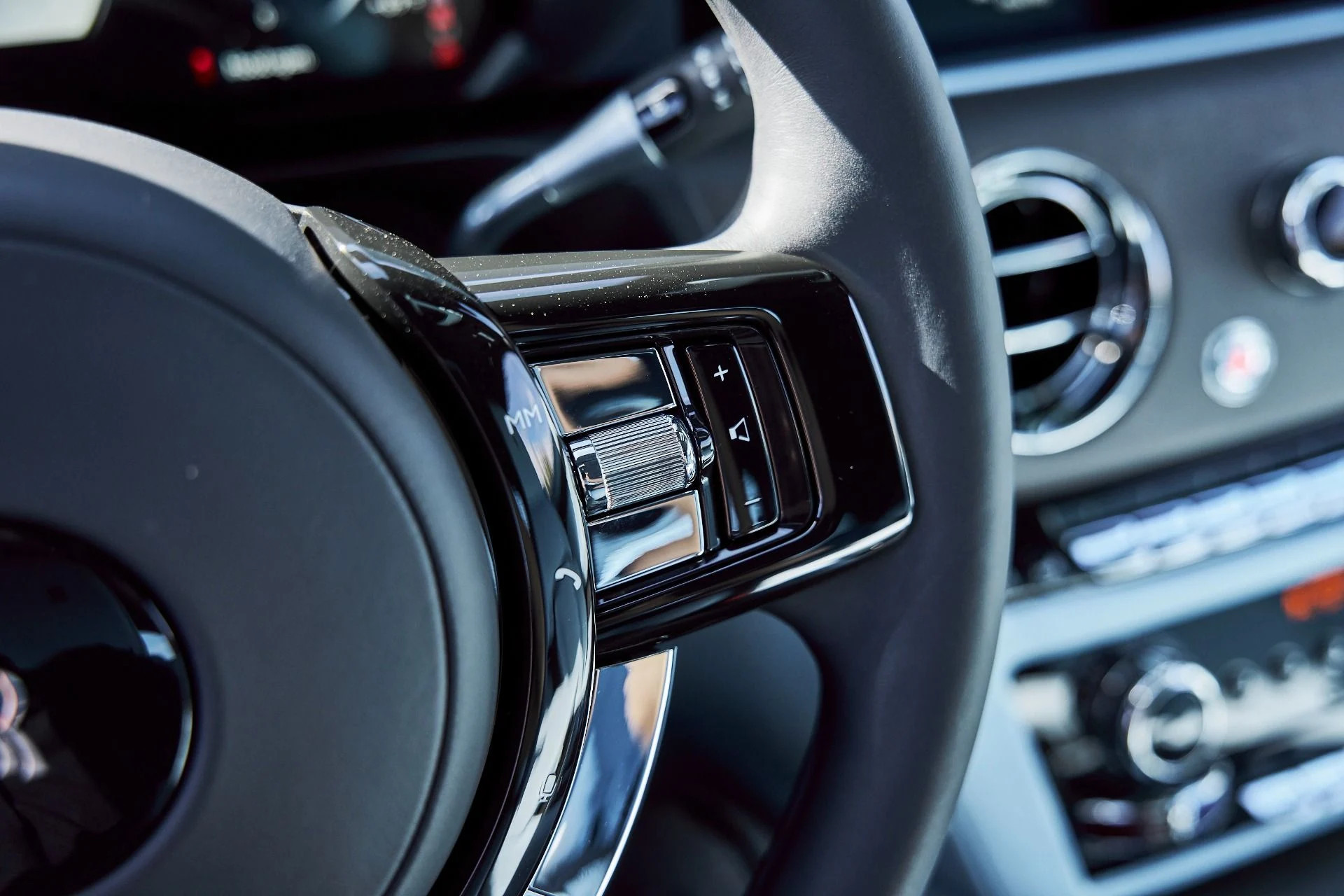 mph065_28922877_Used_2025_Rolls_Royce_Spectre_Base_1773452576_8630b9ab21