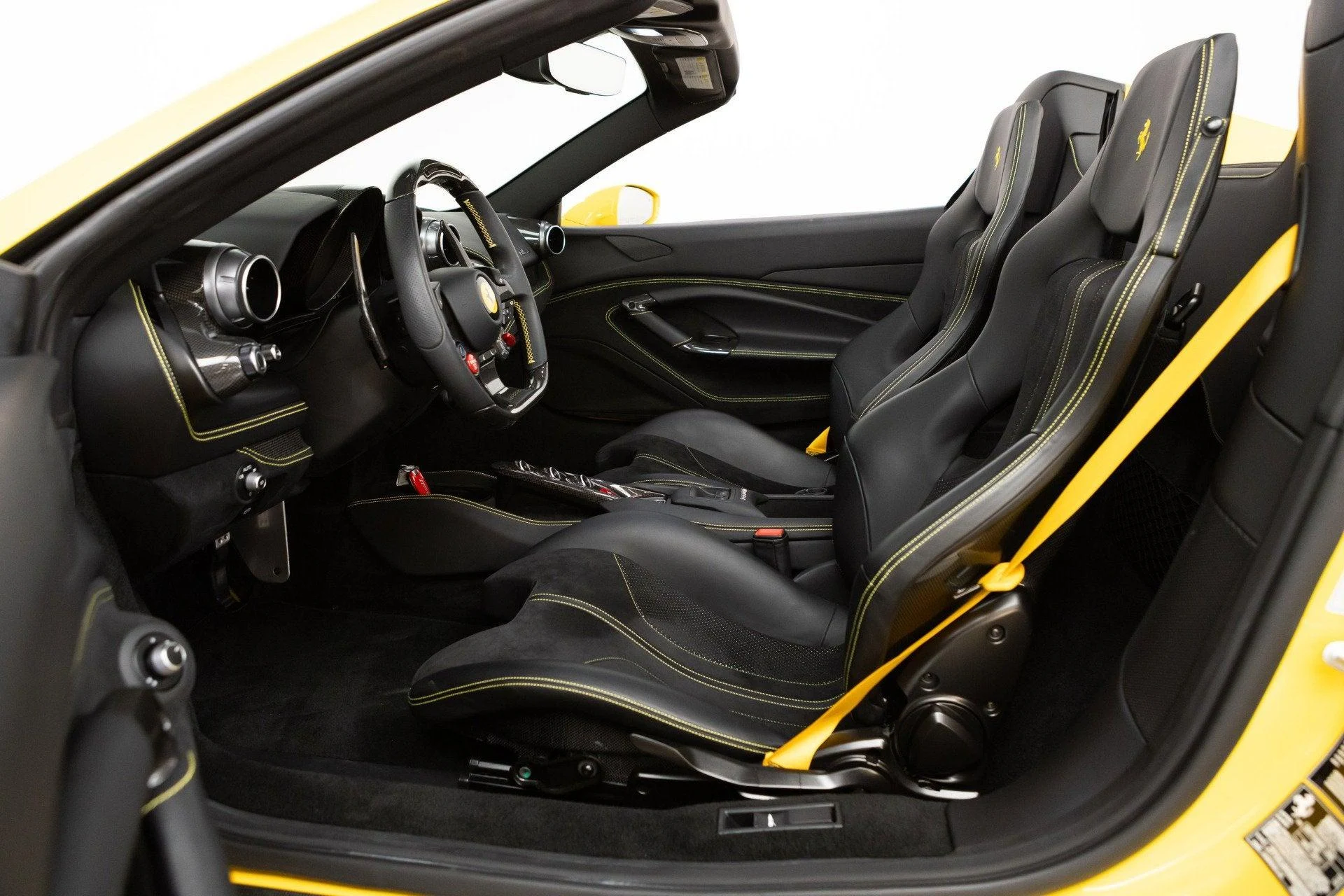 mph065_2908993296_Used_2021_Ferrari_F8_Spider_1778334427_8cf38b8598
