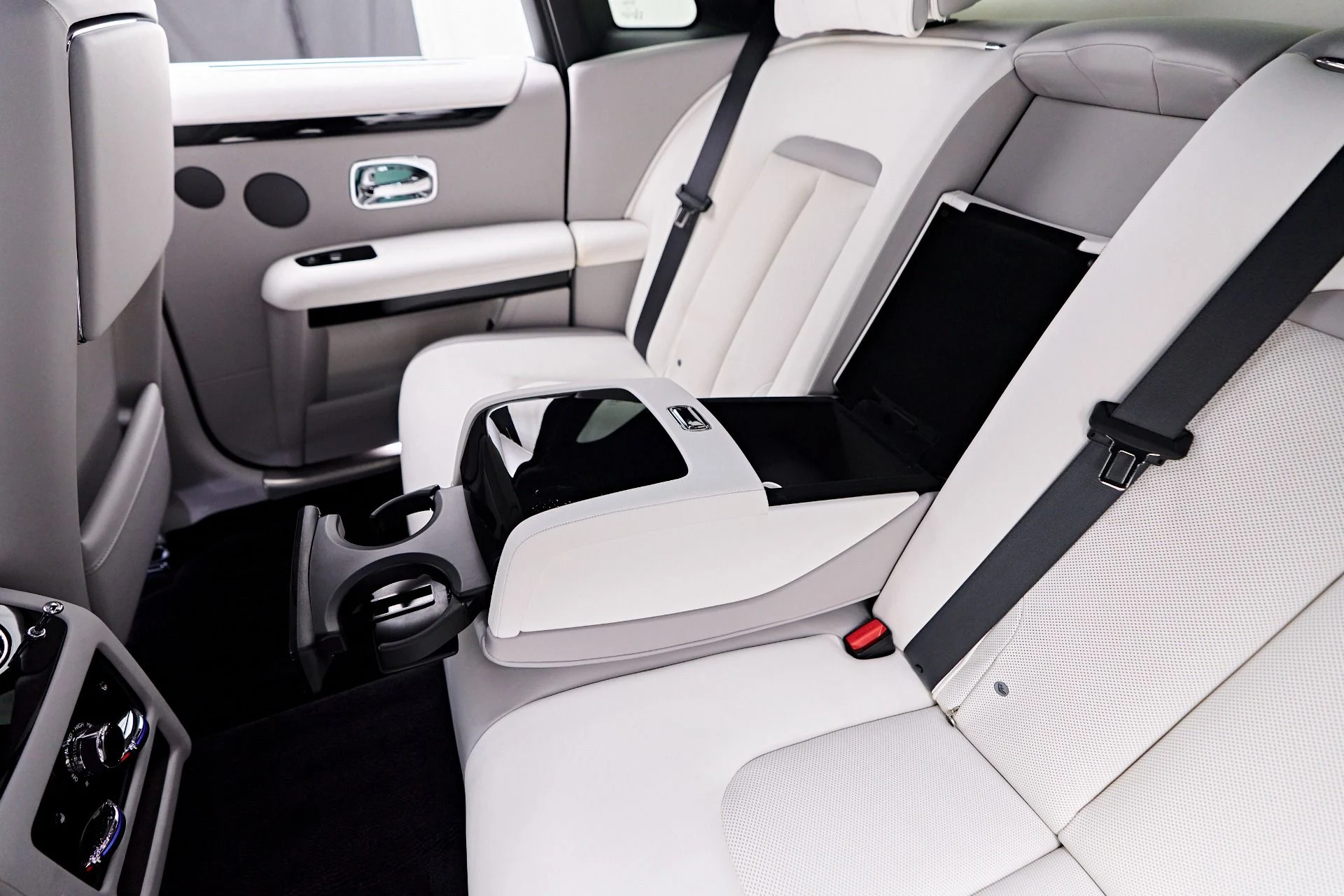 mph065_2938532914_Used_2024_Rolls_Royce_Ghost_Base_1752169894_50f119528c