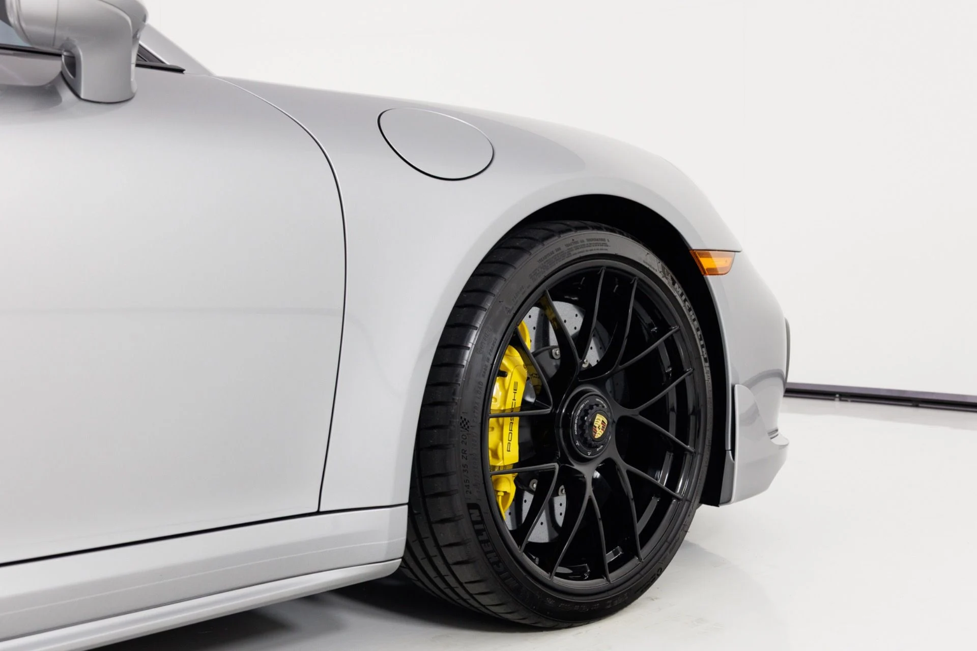 mph065_2963792668_Used_2017_Porsche_911_Turbo_S_1782938086_4eae624286