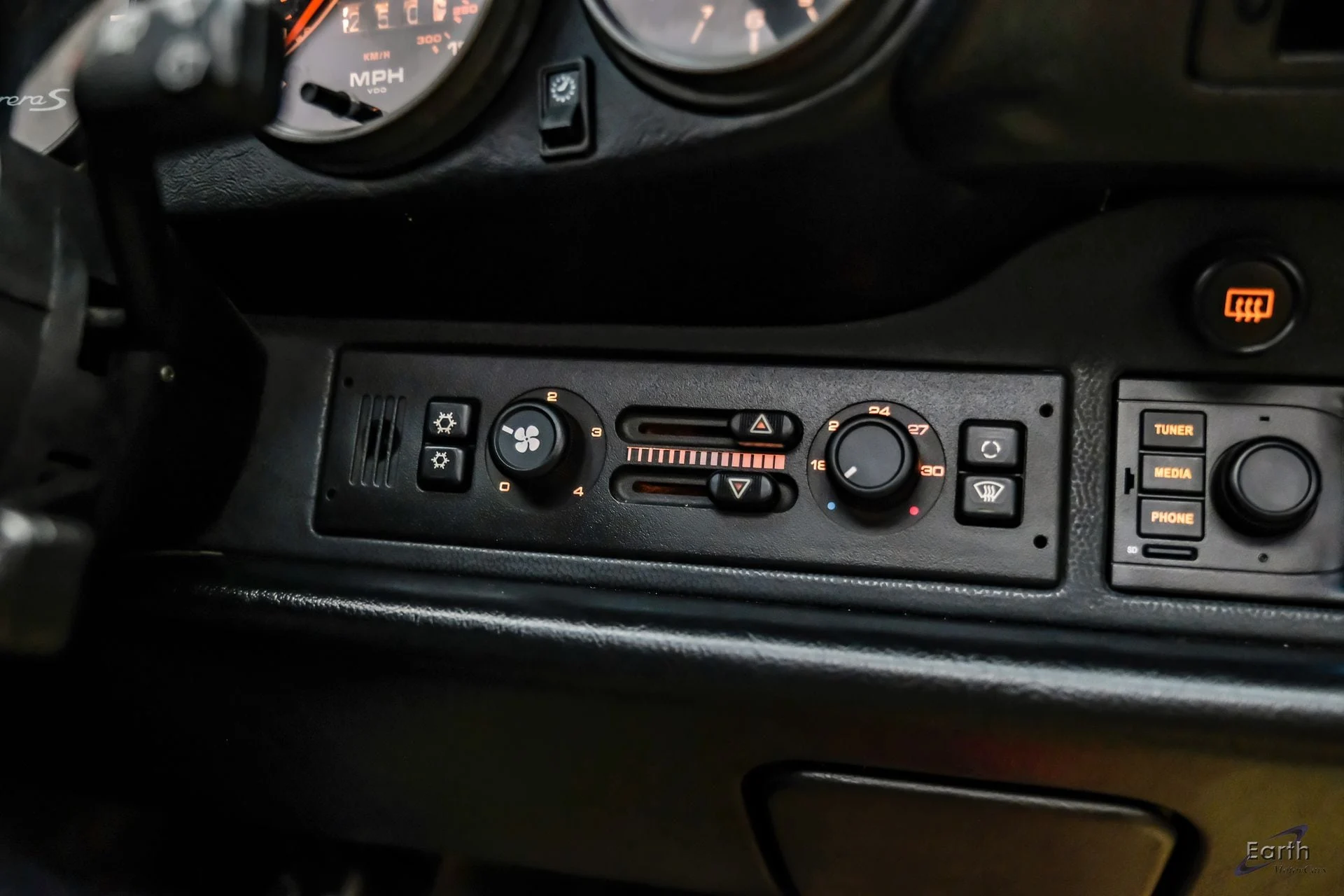 mph065_2971082059_b4ca15777fff59d142692994c483ec99x_f3b91bf365