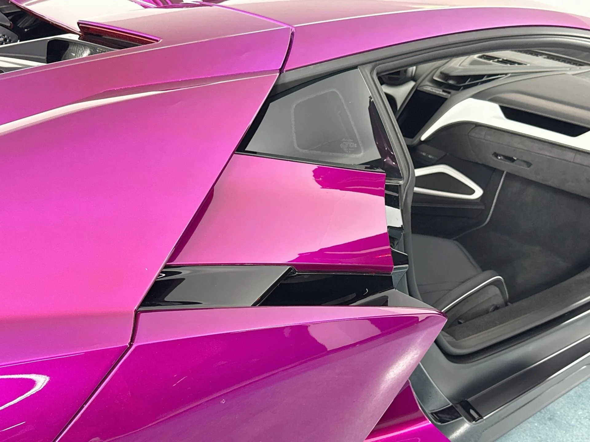 mph065_2982943906_Used_2024_Lamborghini_Revuelto_1787336744_0861cfb1c3