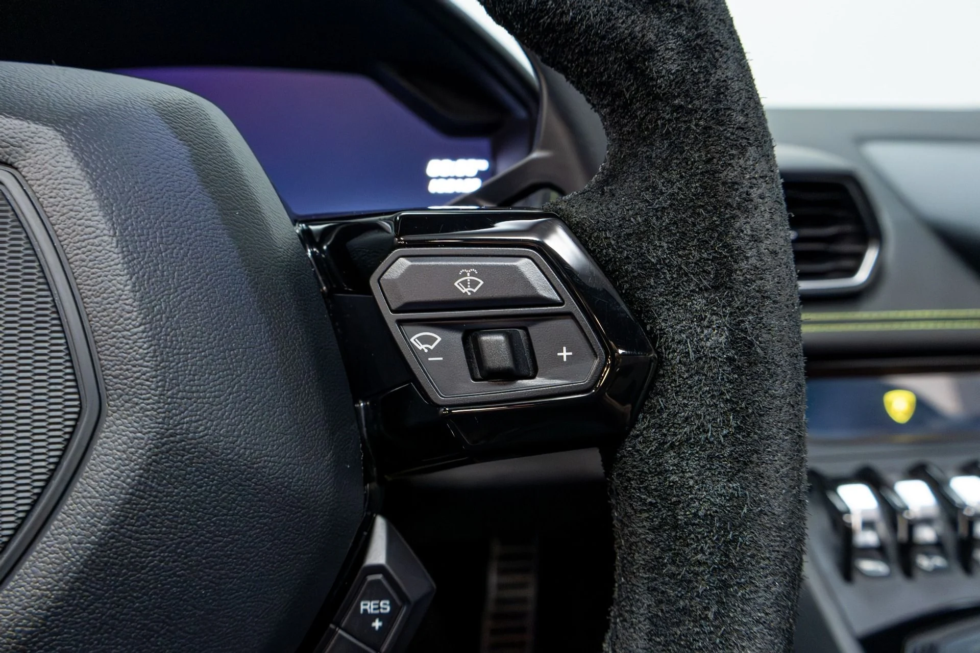 mph065_298659915_Used_2017_Lamborghini_Huracan_1775865662_fe67591233