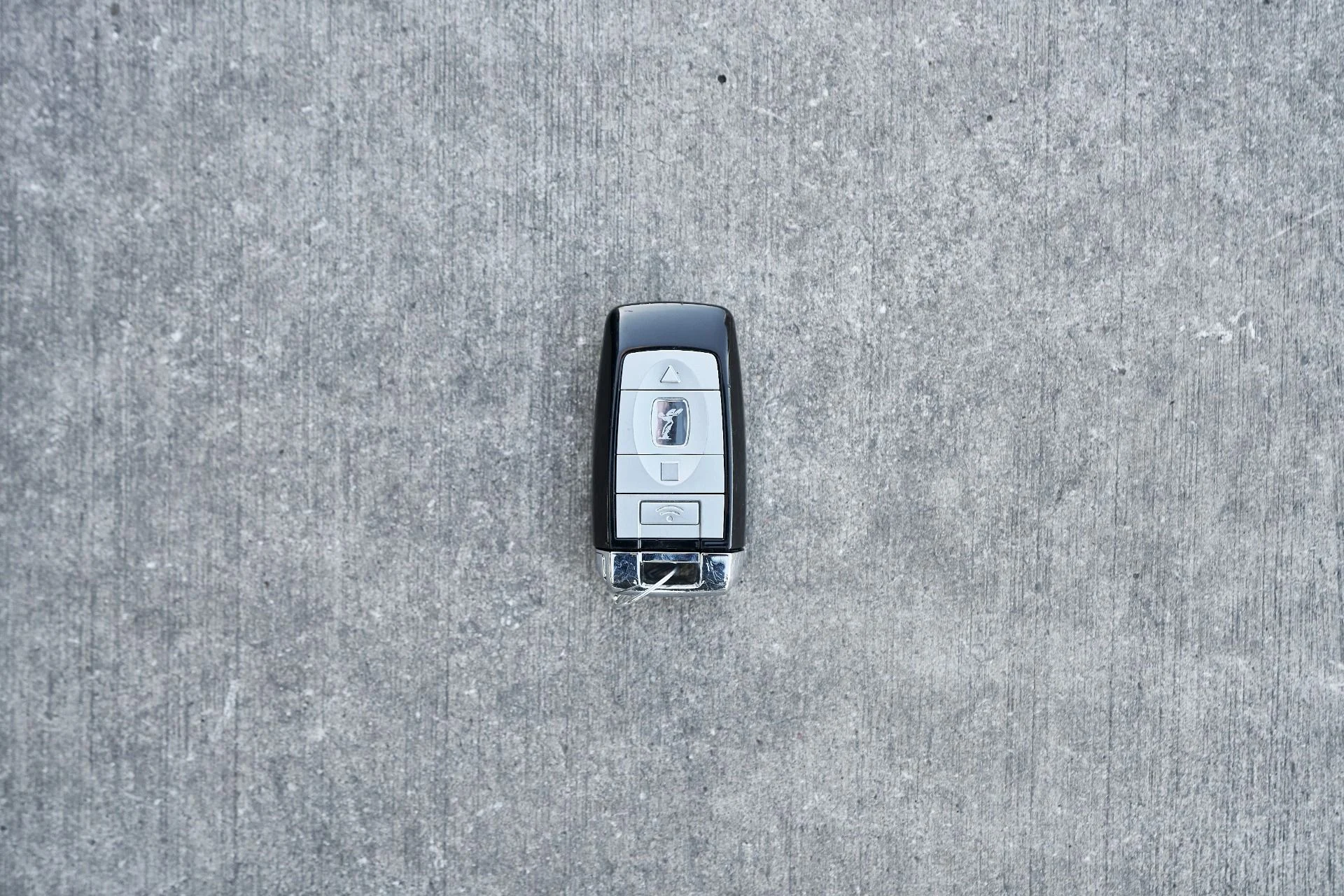 mph065_308472046_Used_2018_Rolls_Royce_Dawn_1764124470_82226dafbd