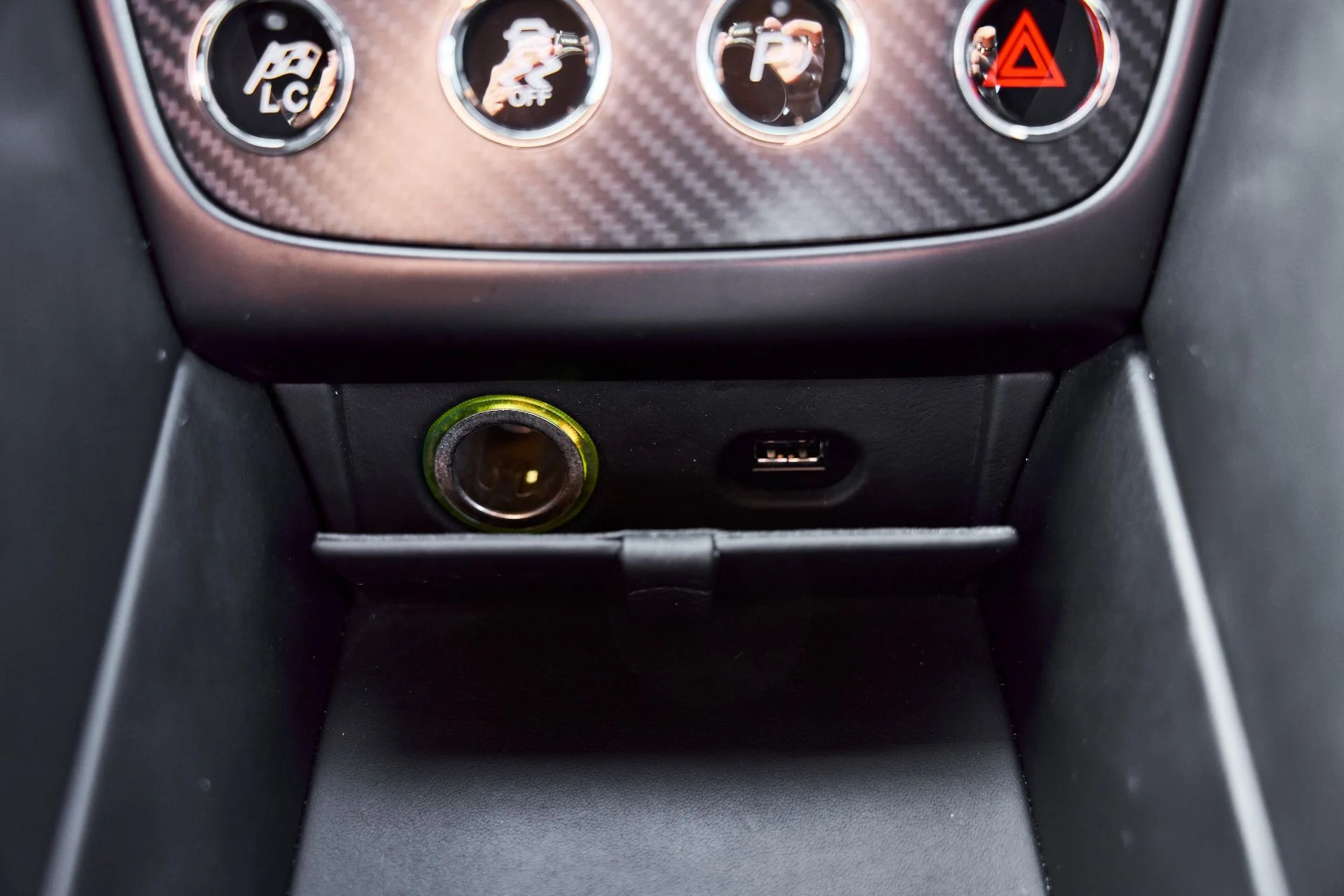 mph065_3097518066_Used_2014_Aston_Martin_Vanquish_V12_1773193831_fea3007313