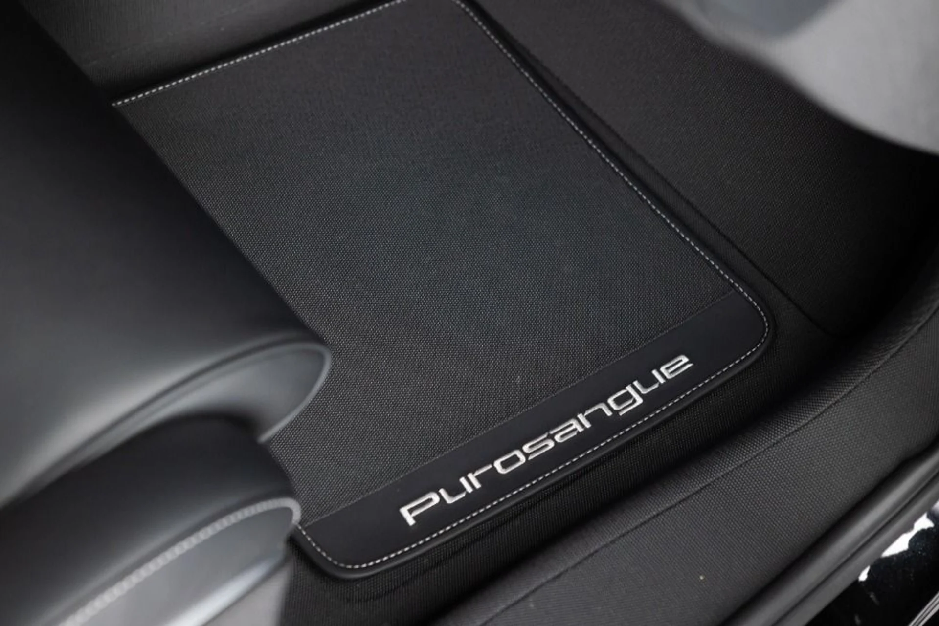 mph065_3123775200_Used_2025_Ferrari_Purosangue_b26a224ccb