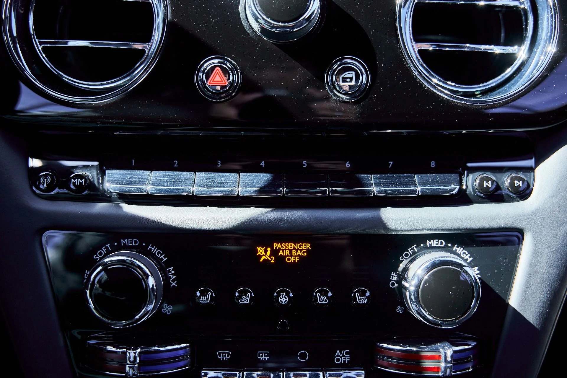 mph065_312795150_Used_2025_Rolls_Royce_Spectre_Base_1771642486_c9b82ea615