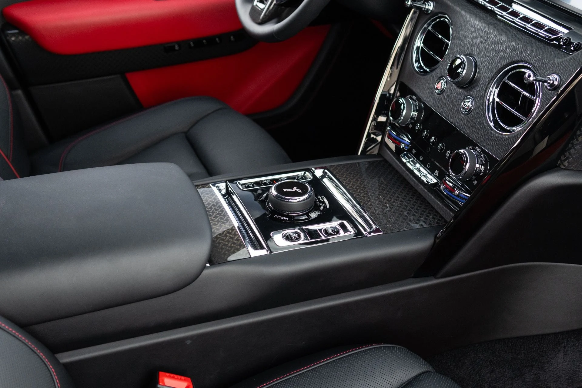 mph065_313163878_Used_2022_Rolls_Royce_Black_Badge_Cullinan_1776130970_1ed4a2f559