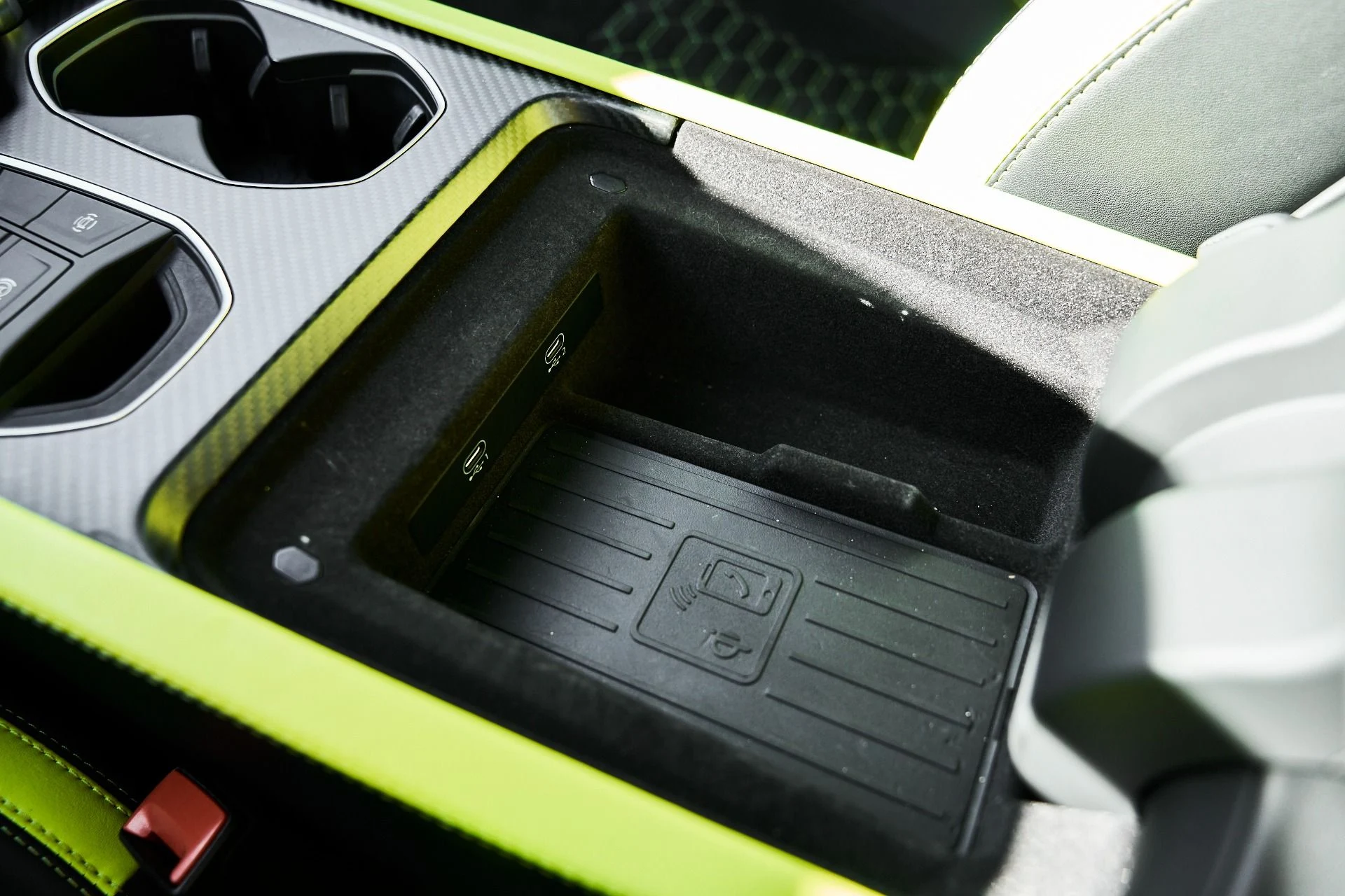 mph065_3198113114_Used_2022_Lamborghini_Urus_1774548685_ed1f6d8300