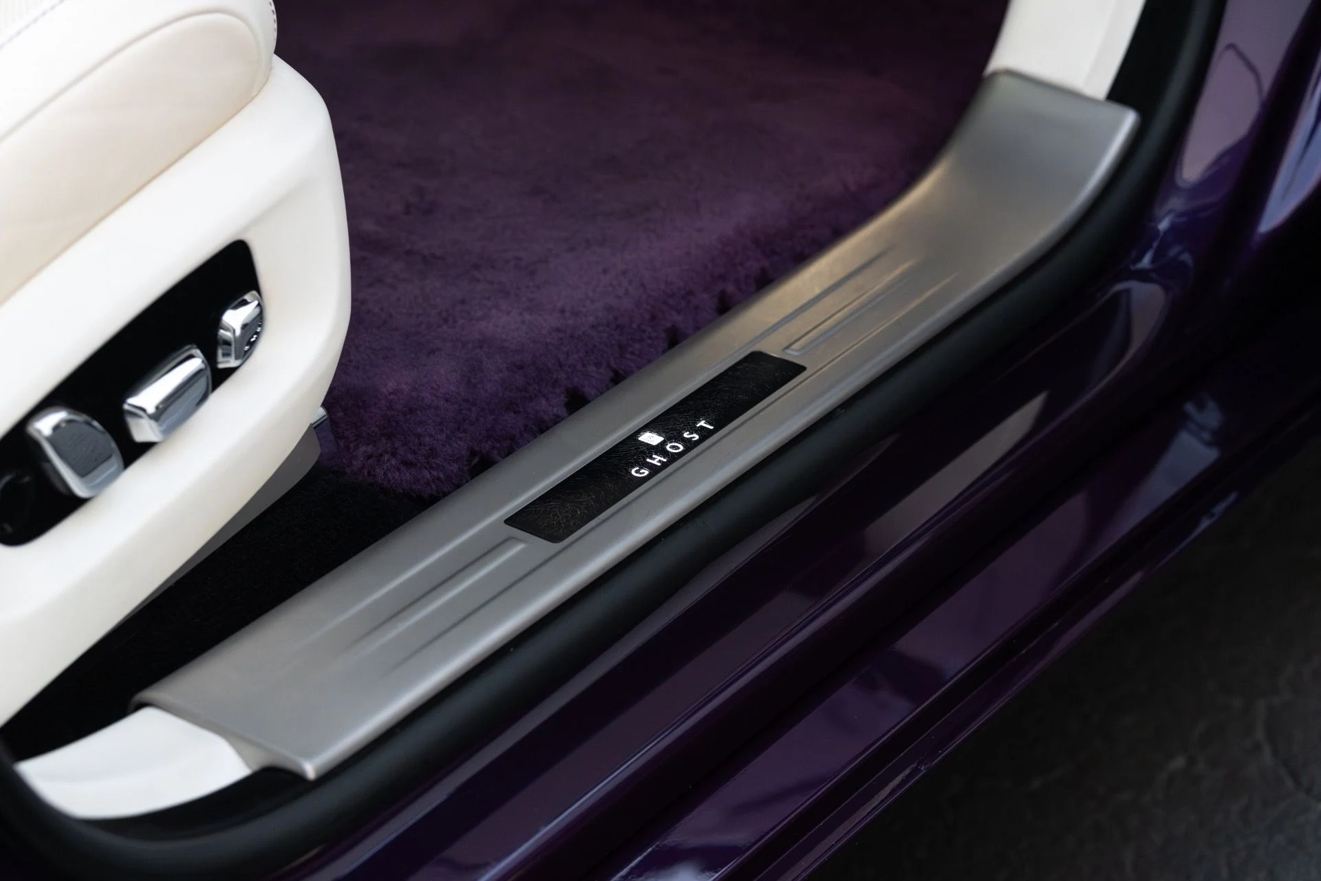 mph065_3246463556_Used_2021_Rolls_Royce_Ghost_1762913749_c2291ad77d