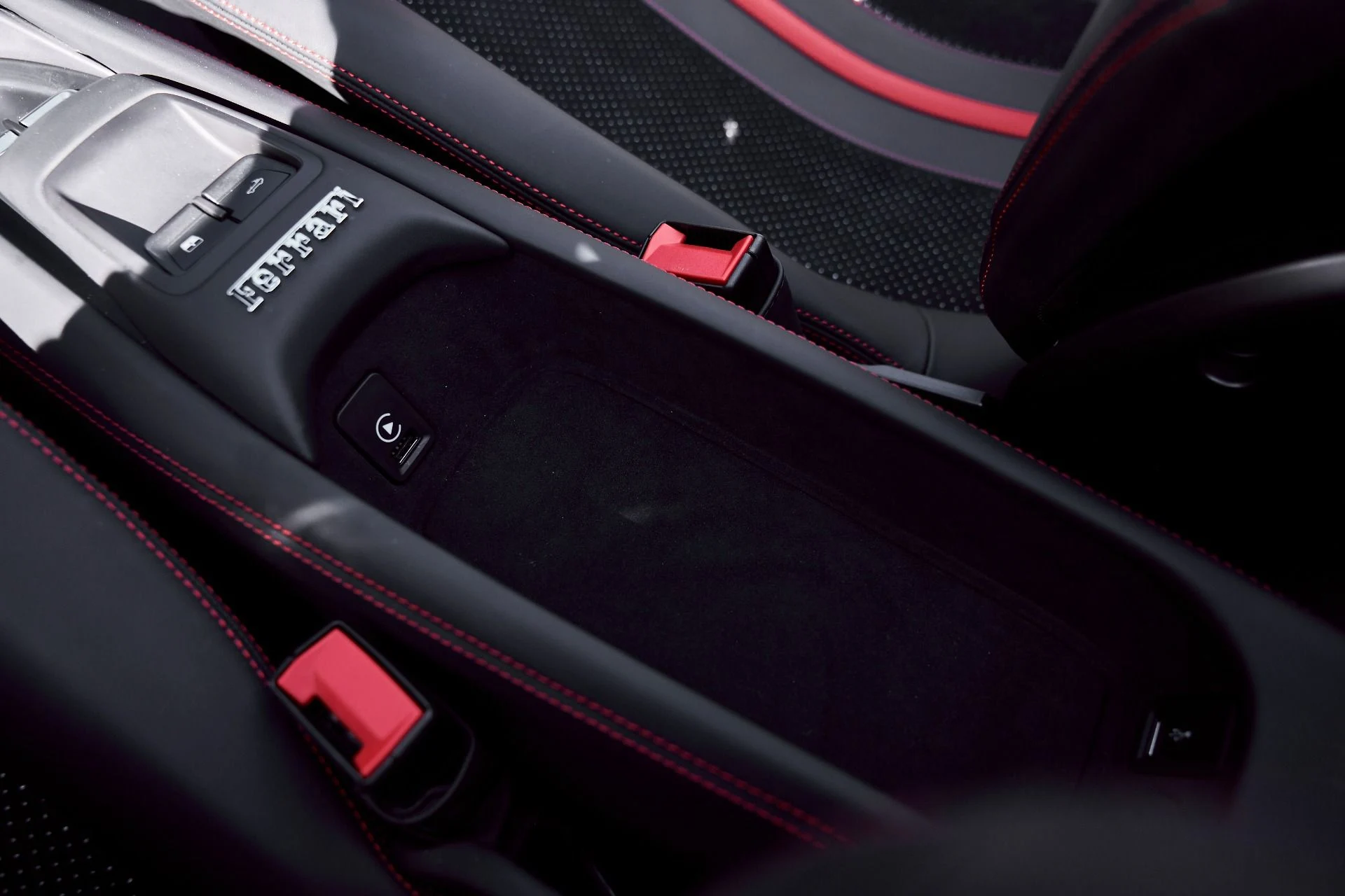 mph065_3271586290_Used_2022_Ferrari_F8_Spider_Base_1772506689_c6a18577f1