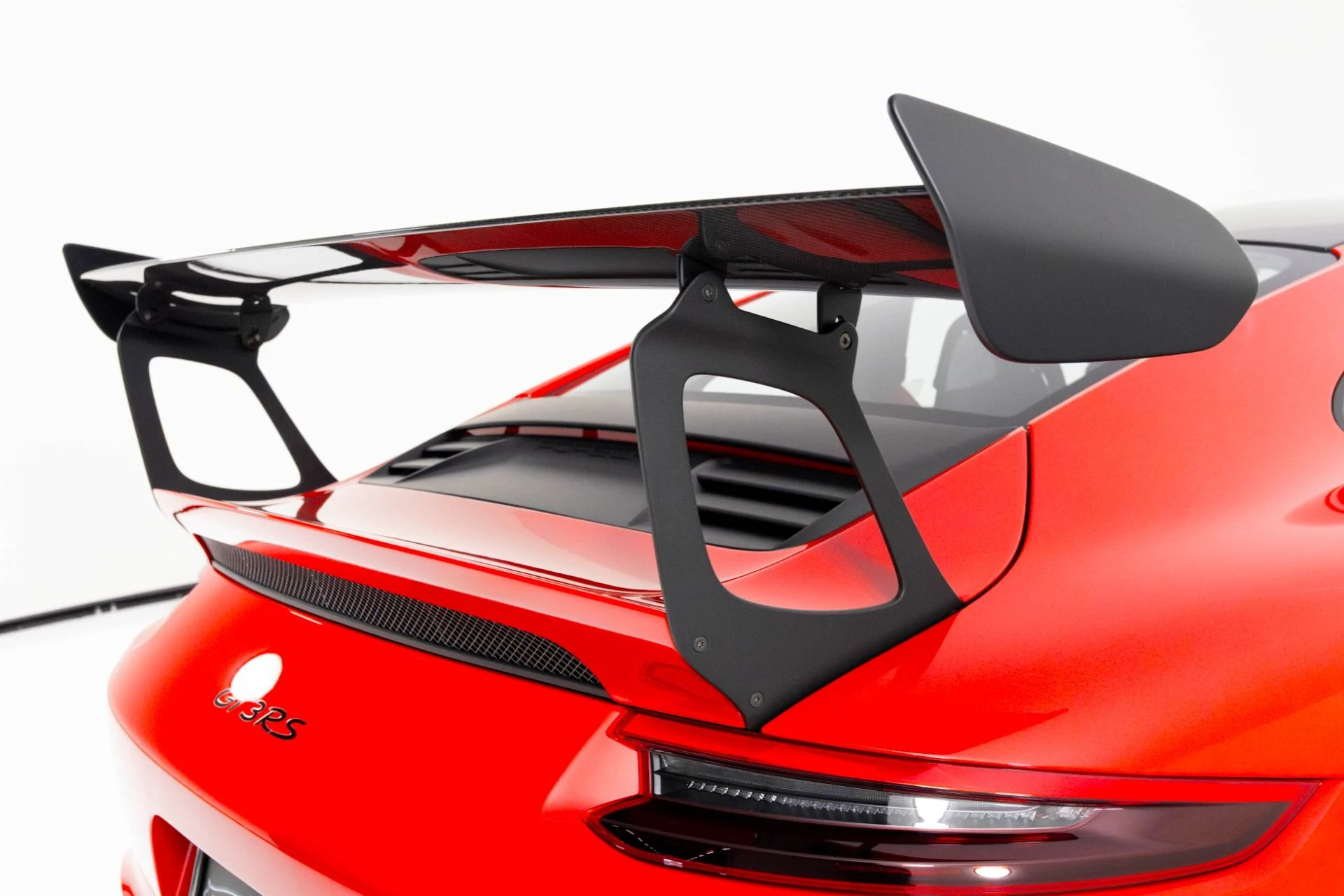 mph065_3282975530_Used_2019_Porsche_911_GT_3_RS_1762190449_ee4d9b055f