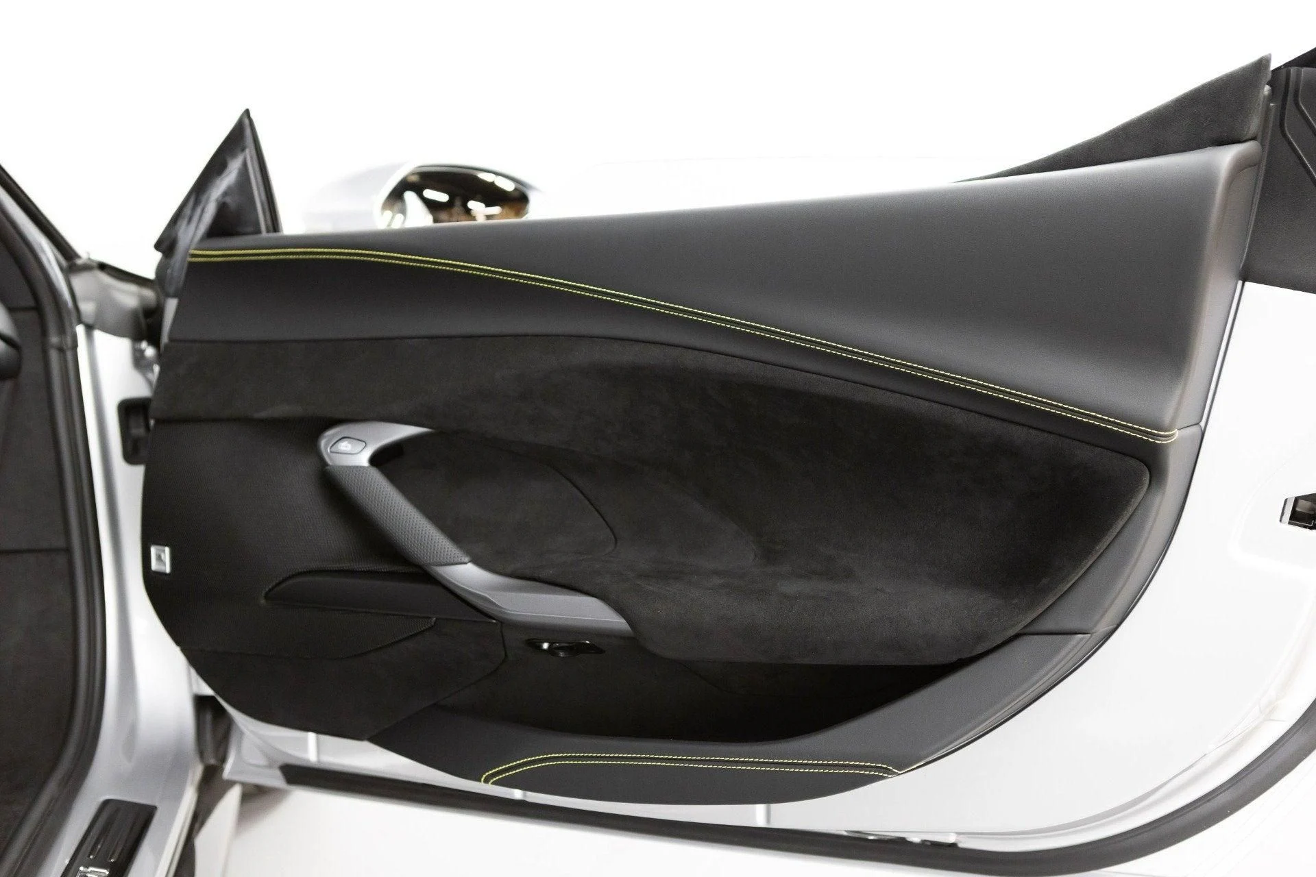 mph065_3292234868_Used_2024_Ferrari_296_GTB_1777367714_5de4fe589d