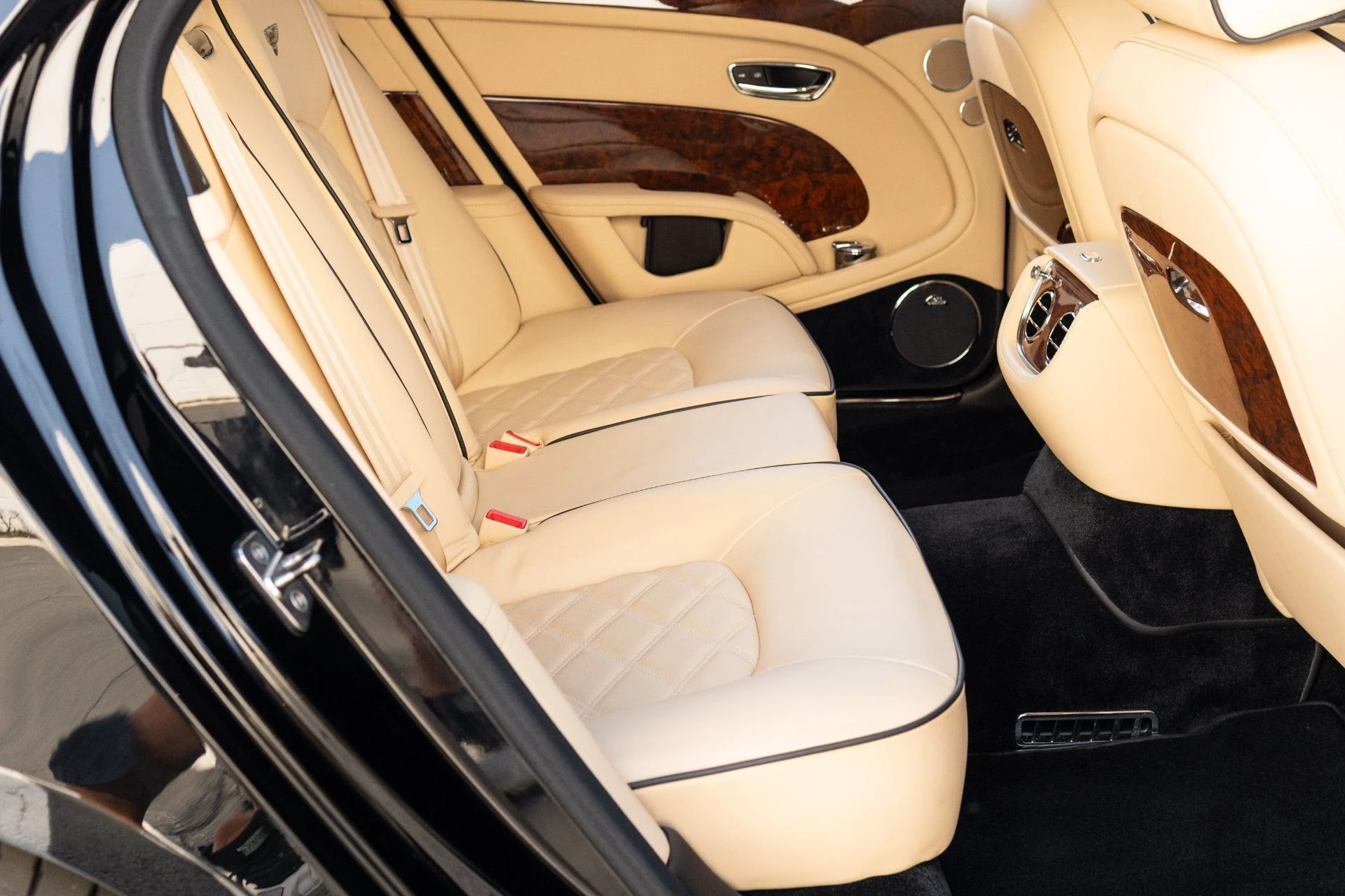 mph065_3355289995_Used_2014_Bentley_Mulsanne_1774576298_0f7e1265cf