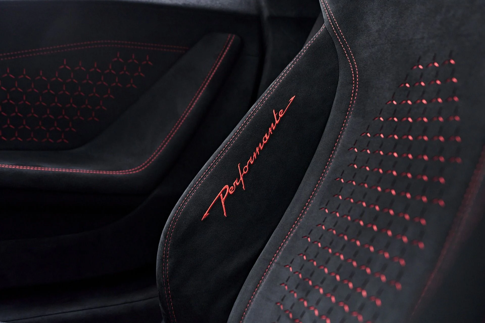 mph065_3445836354_Used_2018_Lamborghini_Huracan_Performante_1761069220_4e63b544a1