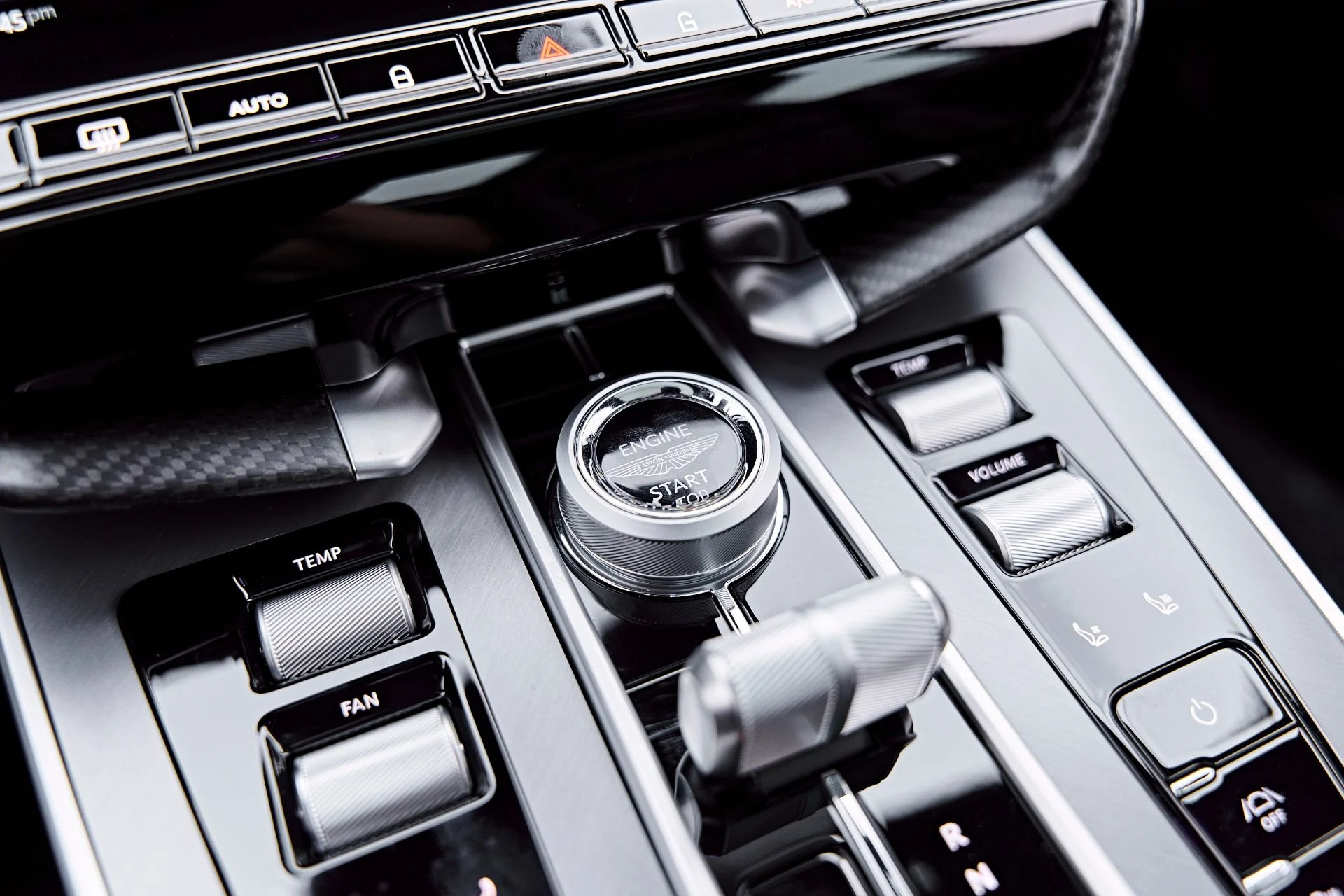 mph065_3463933243_Used_2025_Aston_Martin_Vanquish_V12_1786045881_47bf25ec9e